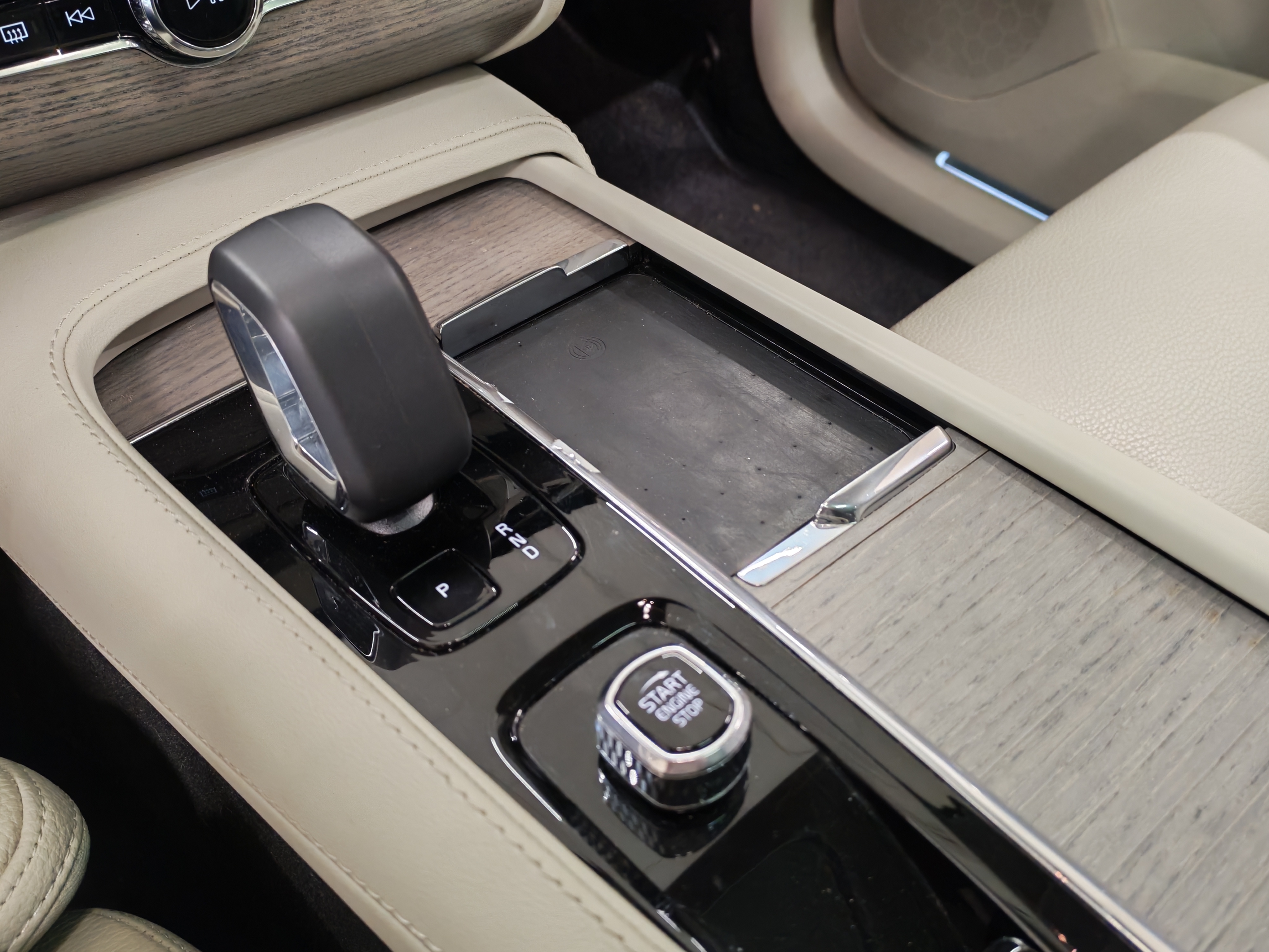 VOLVO XC90 2023