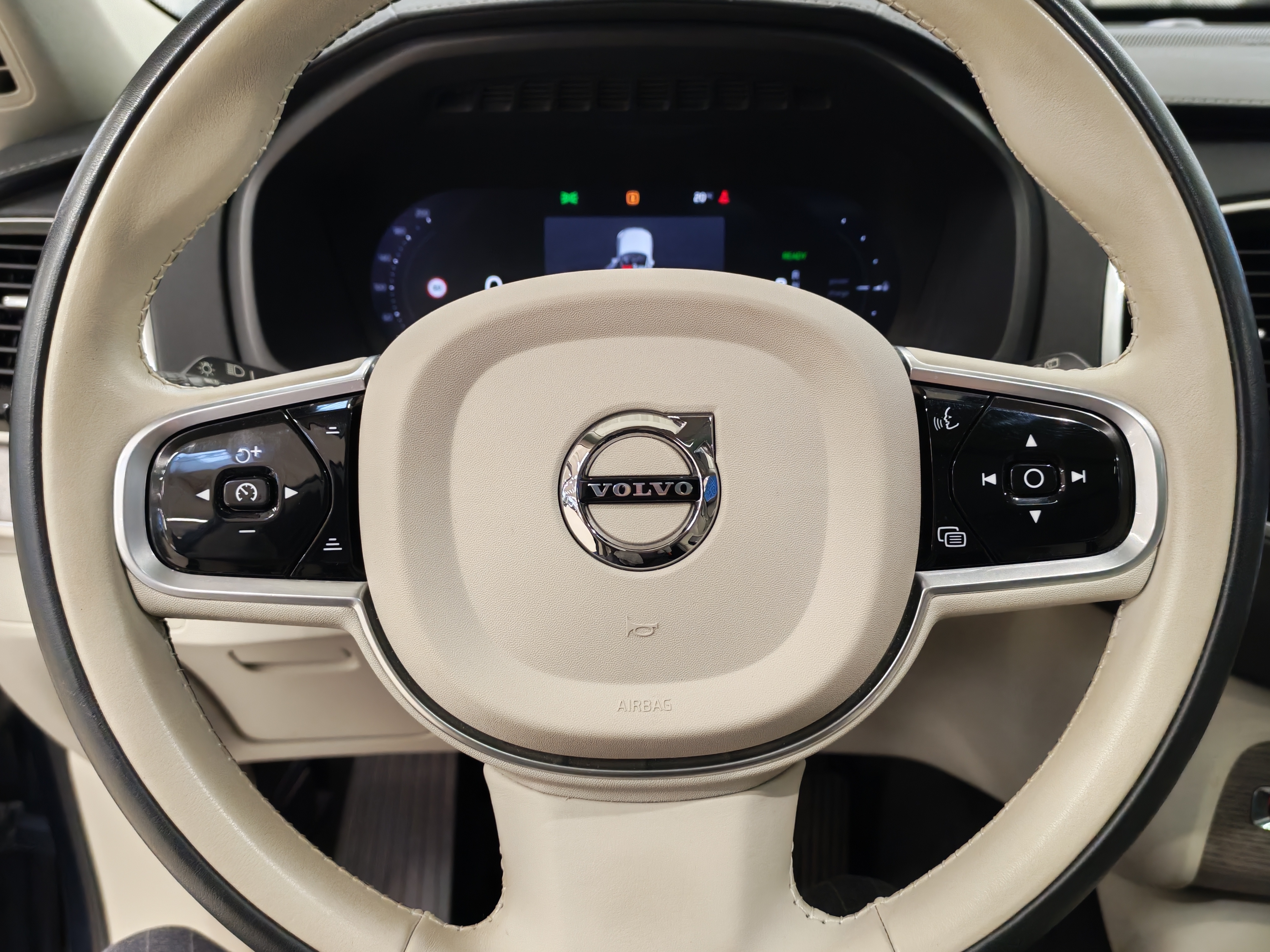 VOLVO XC90 2023