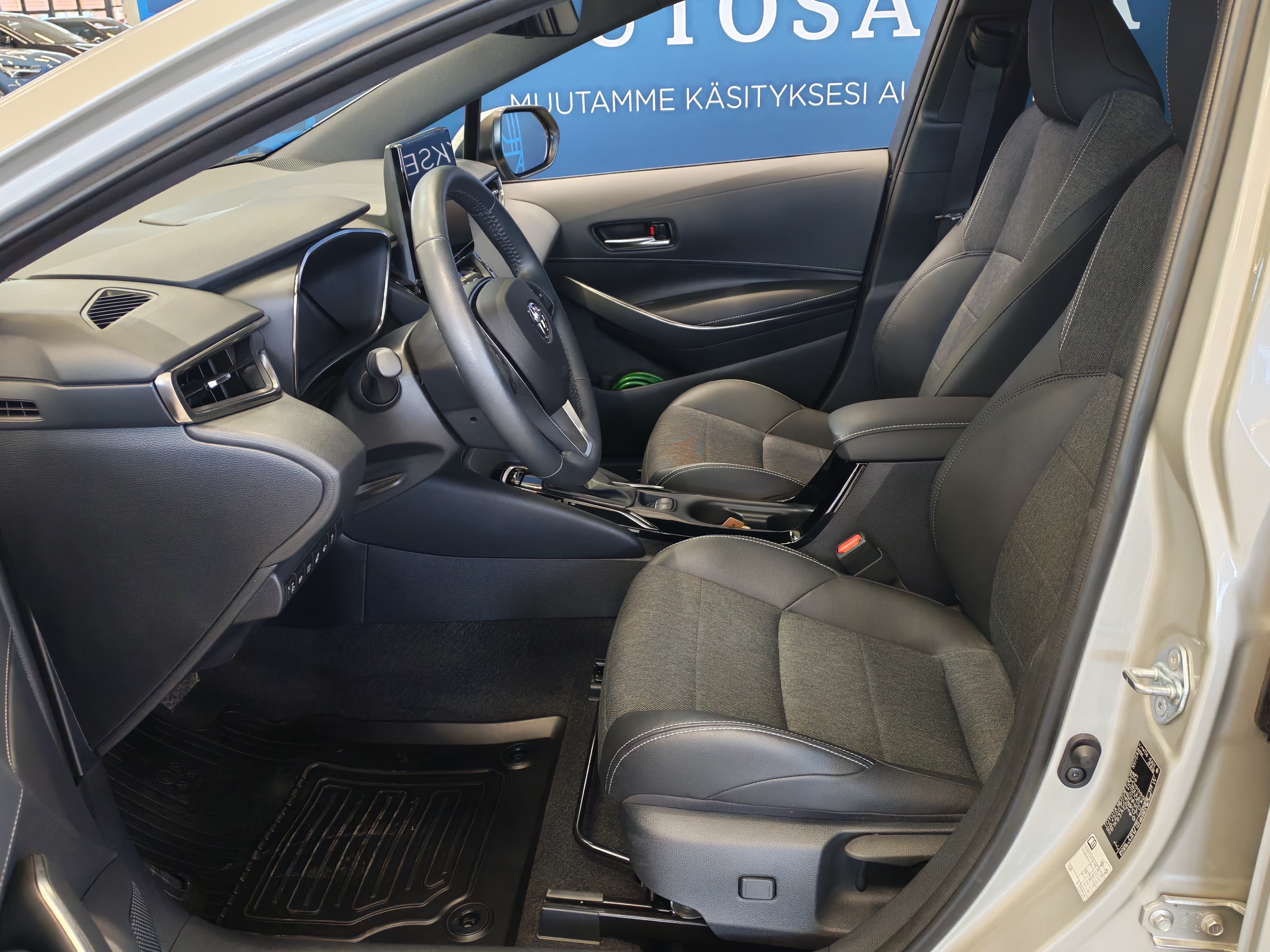 TOYOTA Corolla 2023