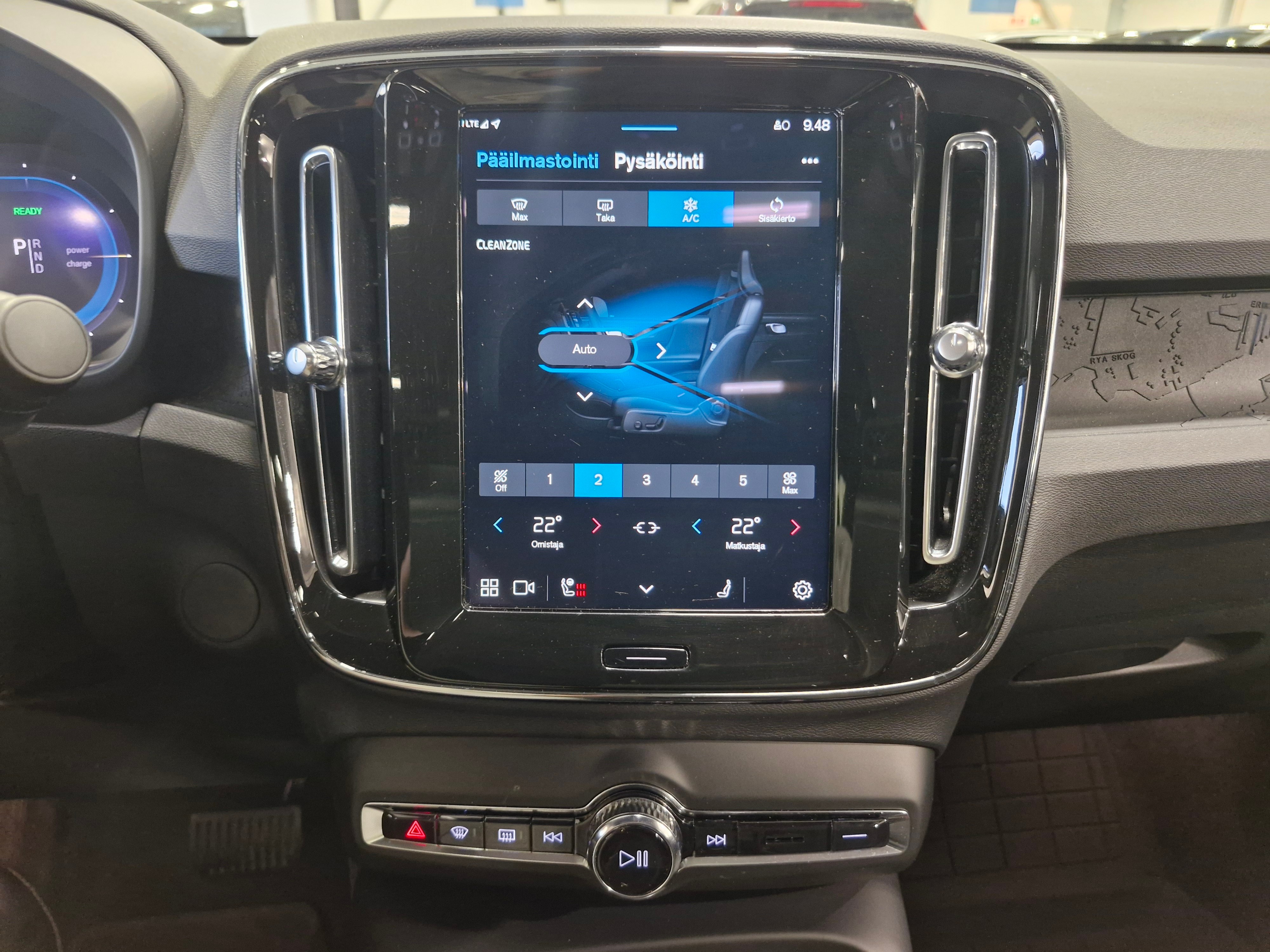 VOLVO C40 2024
