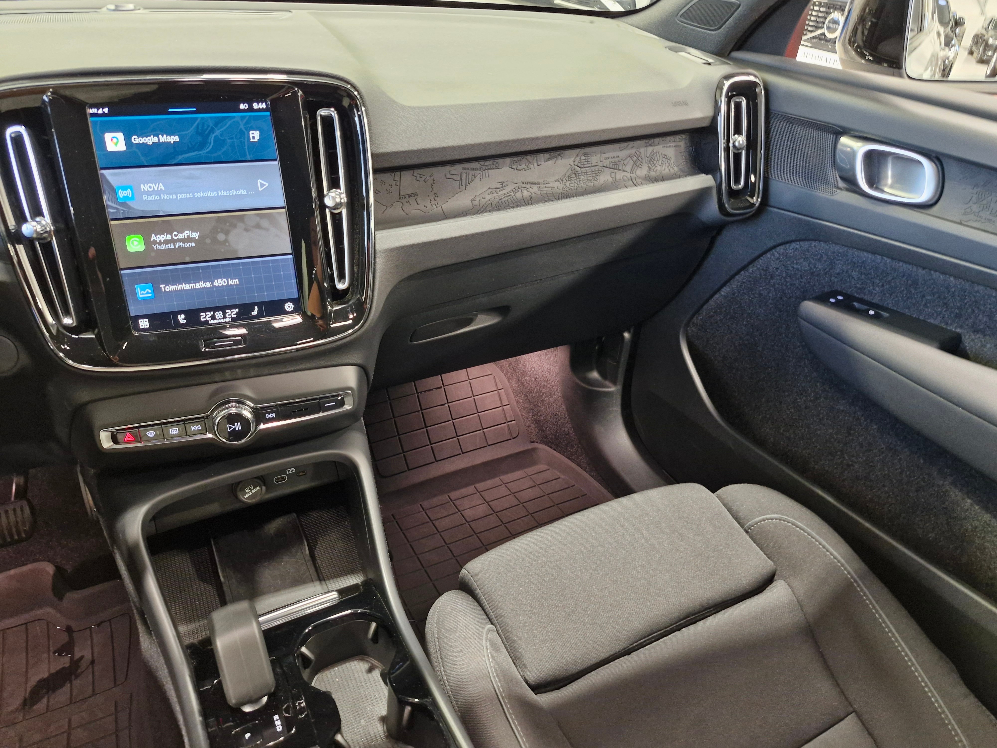 VOLVO C40 2024