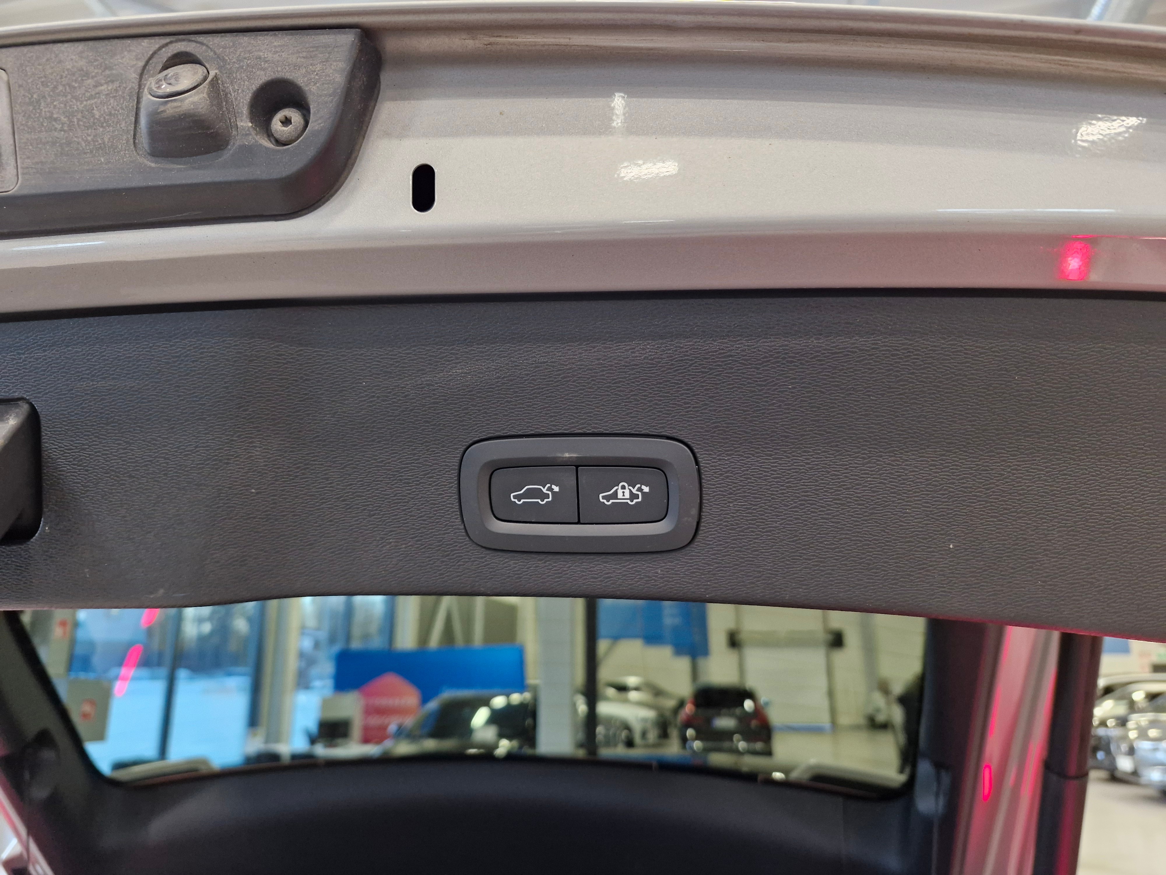 VOLVO C40 2024