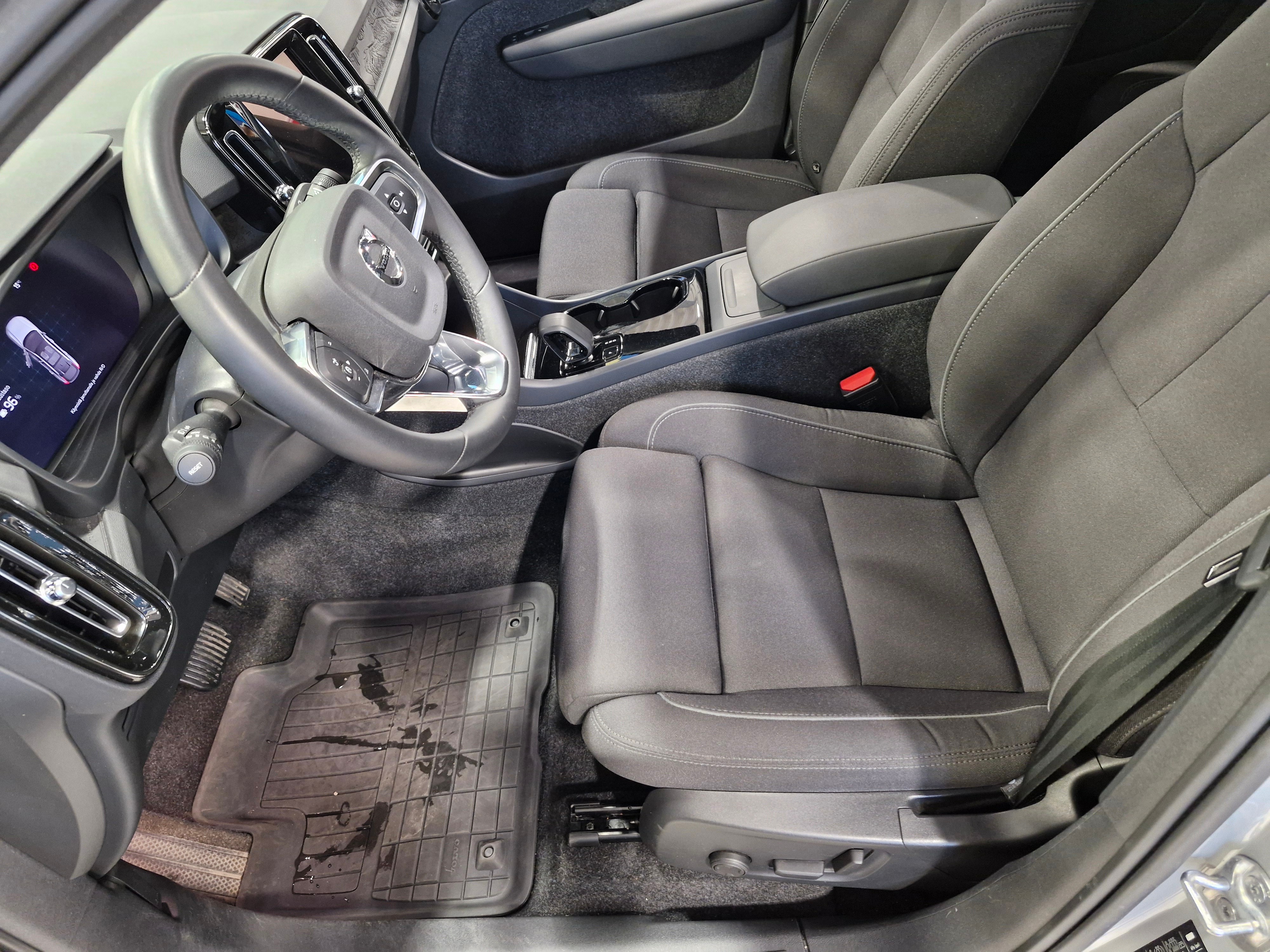 VOLVO C40 2024
