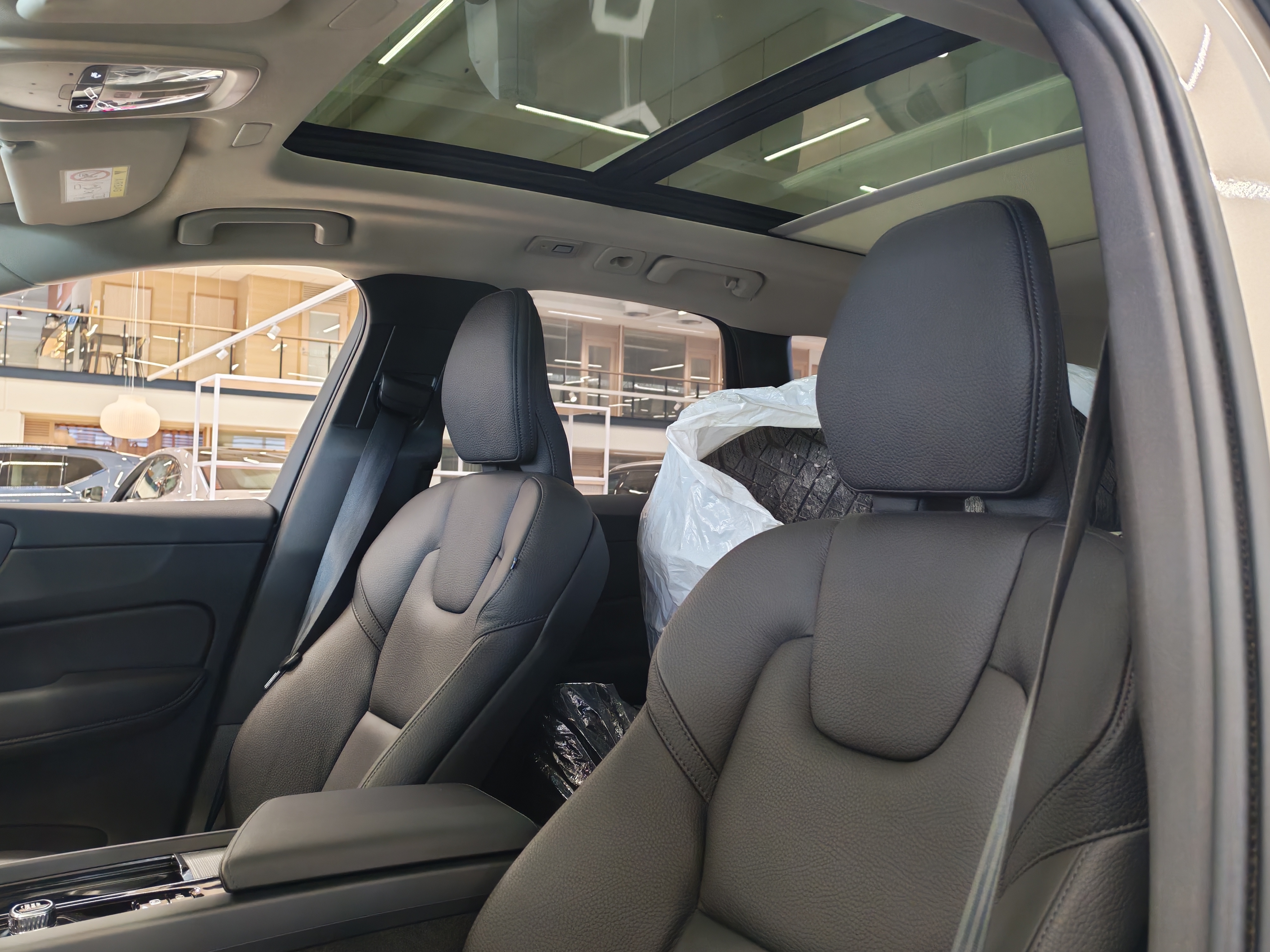 VOLVO XC60 2025