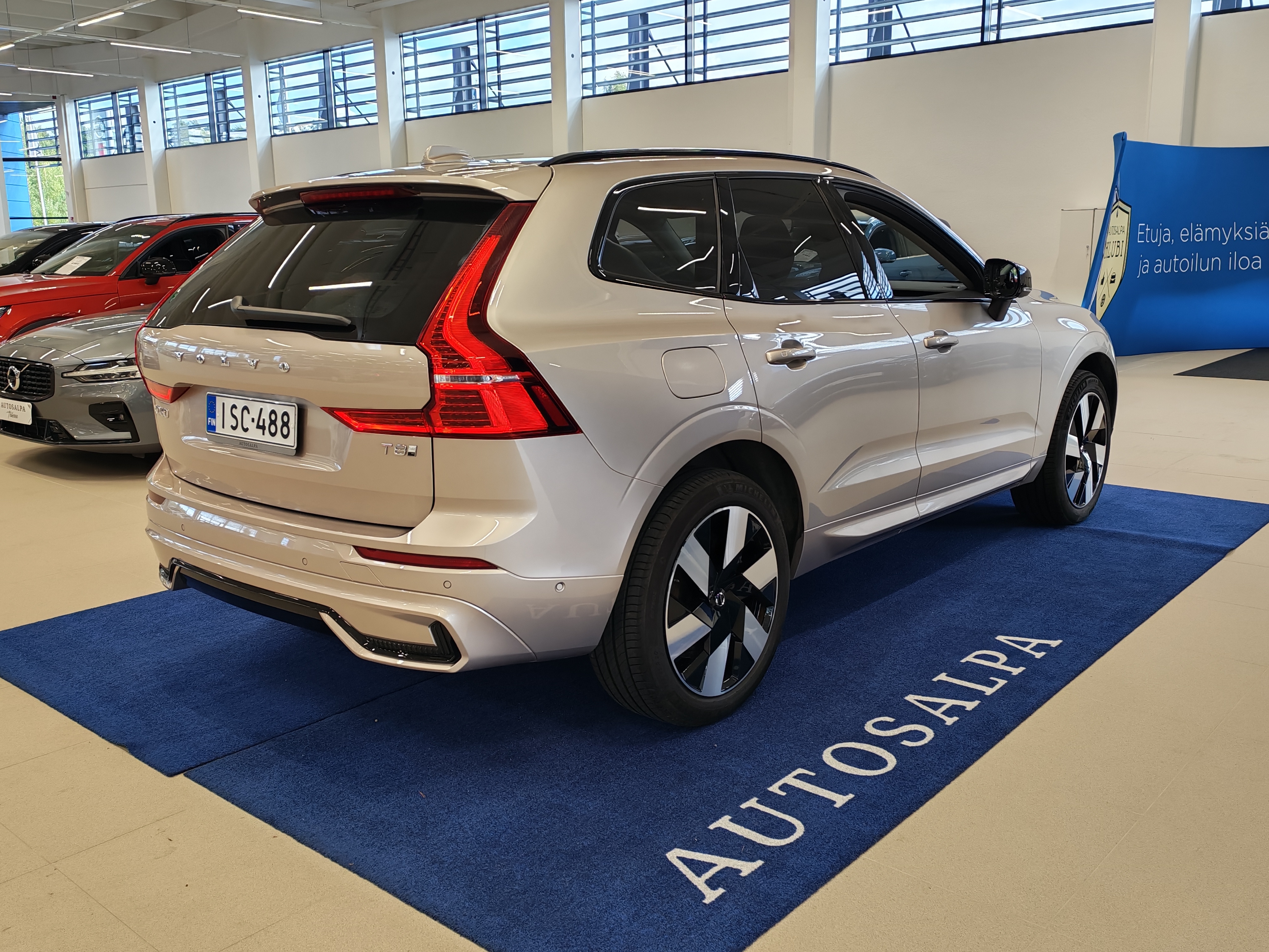 VOLVO XC60 2025