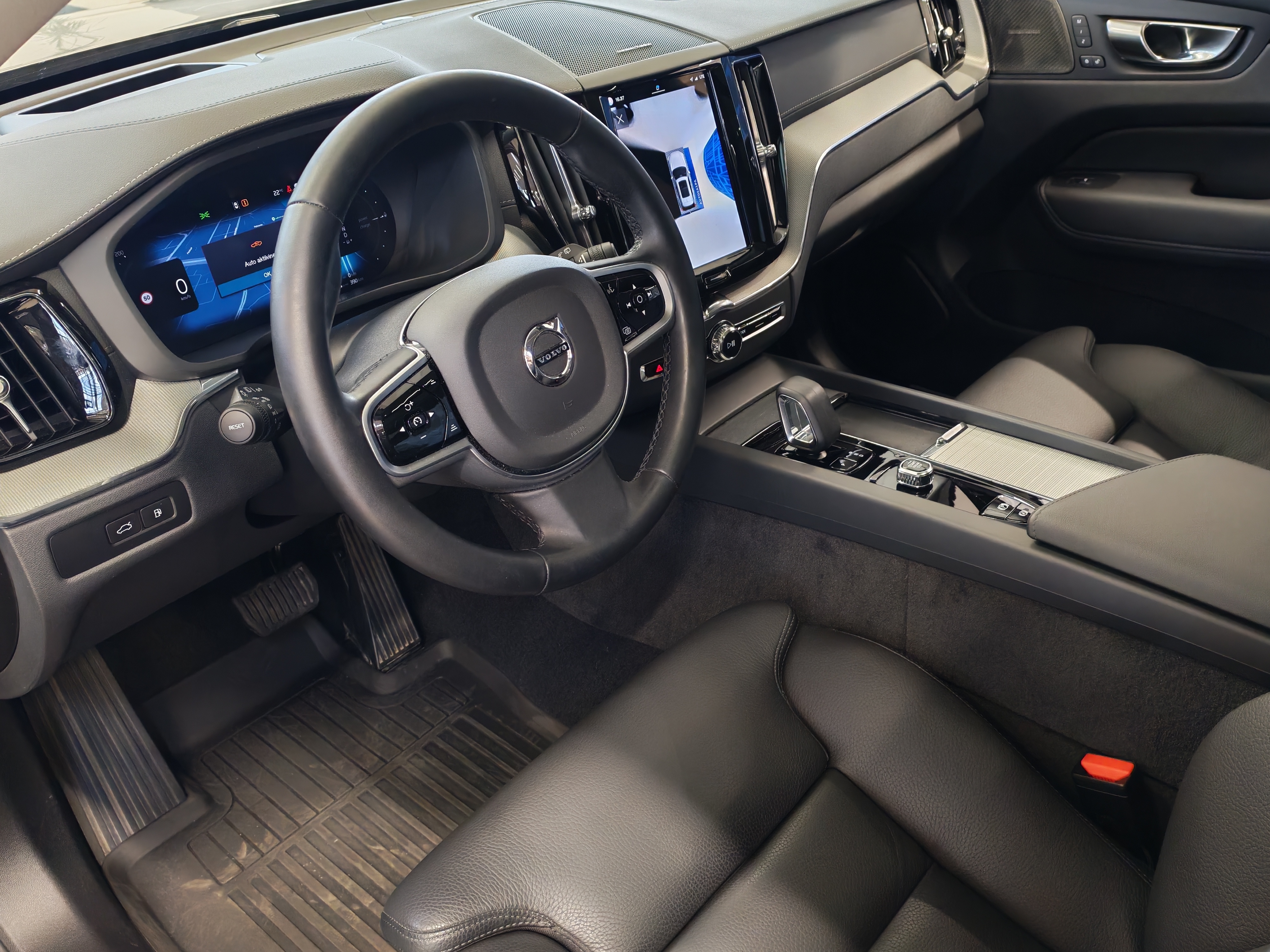 VOLVO XC60 2025