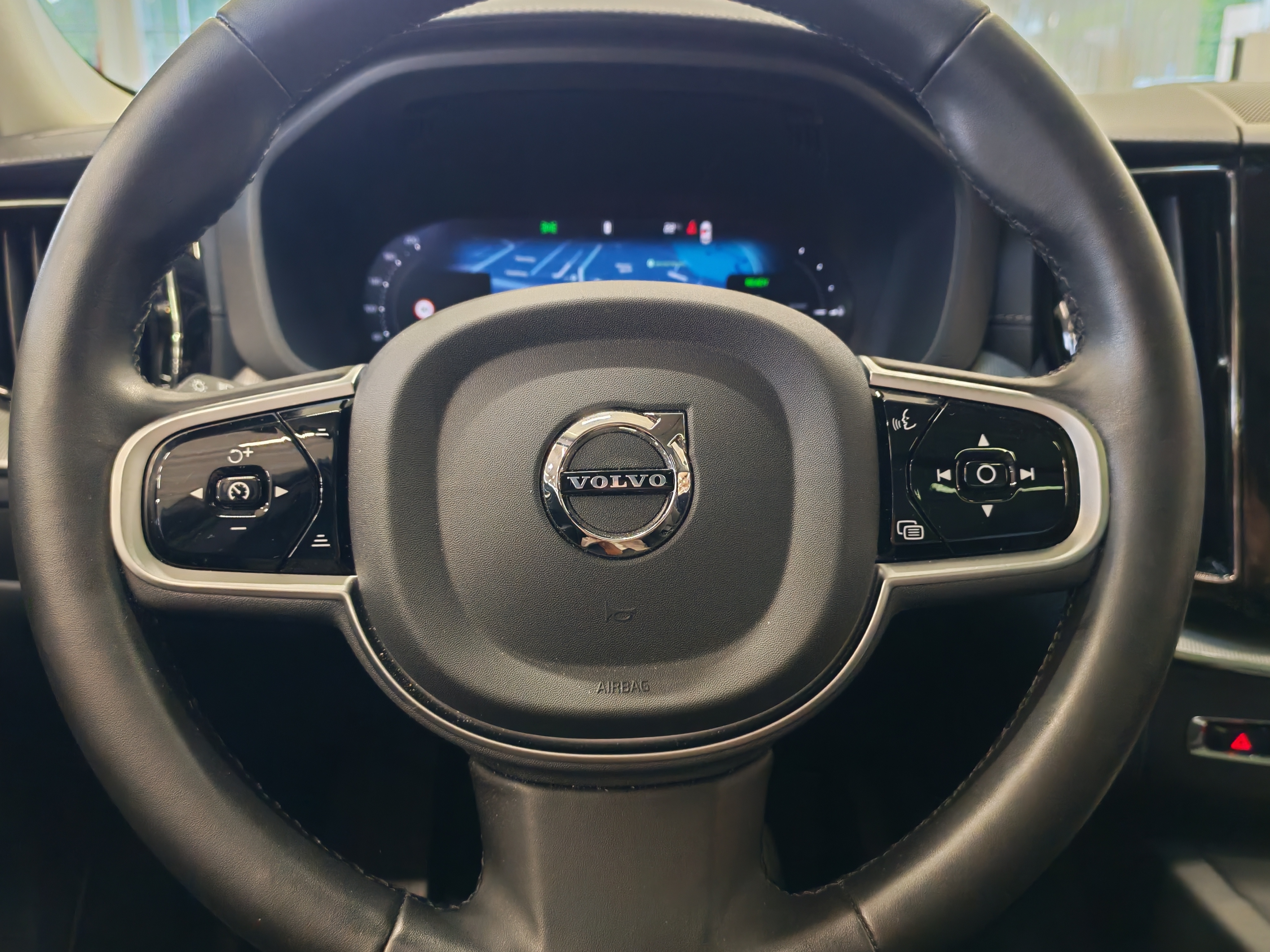 VOLVO XC60 2025