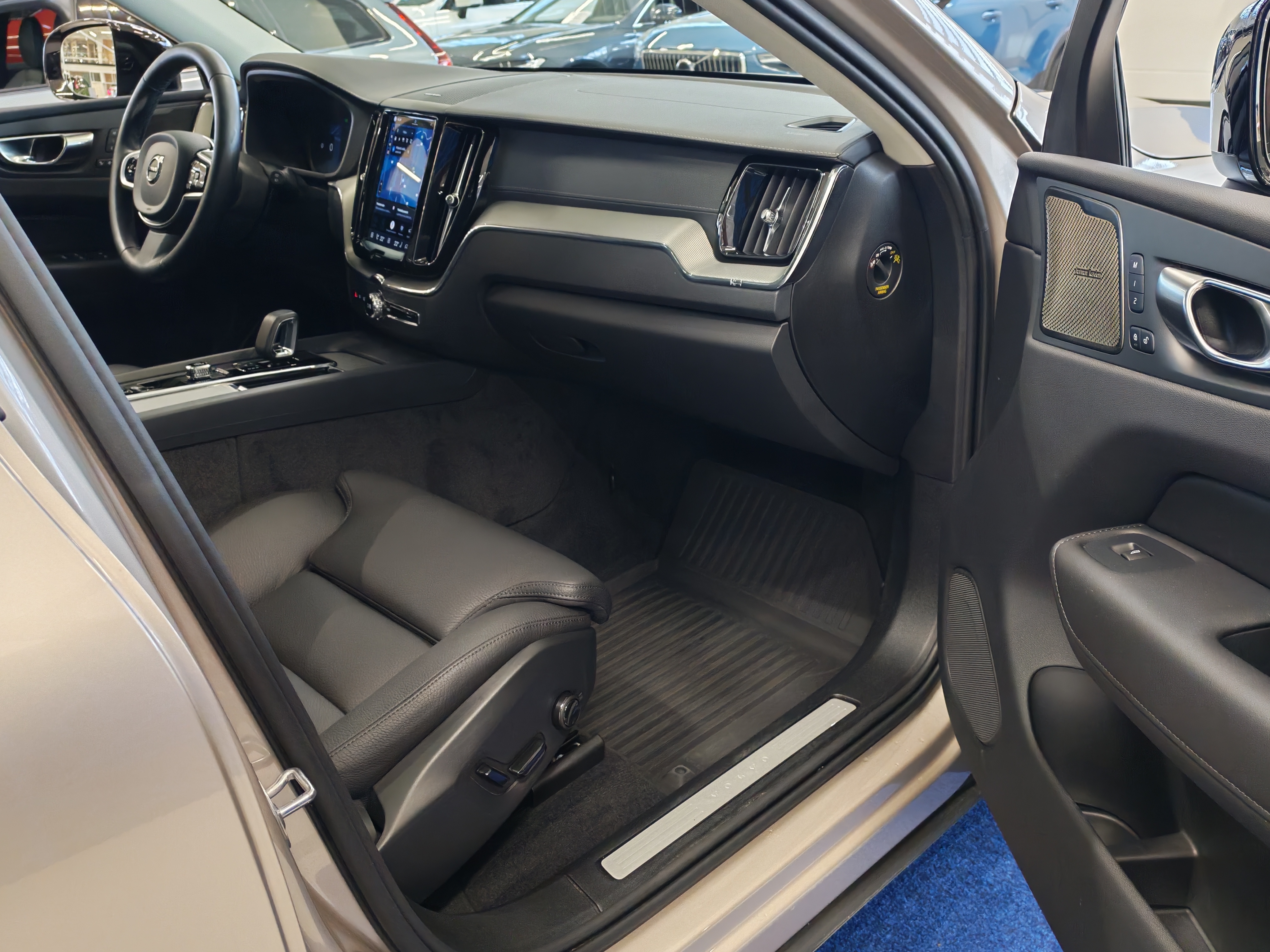 VOLVO XC60 2025