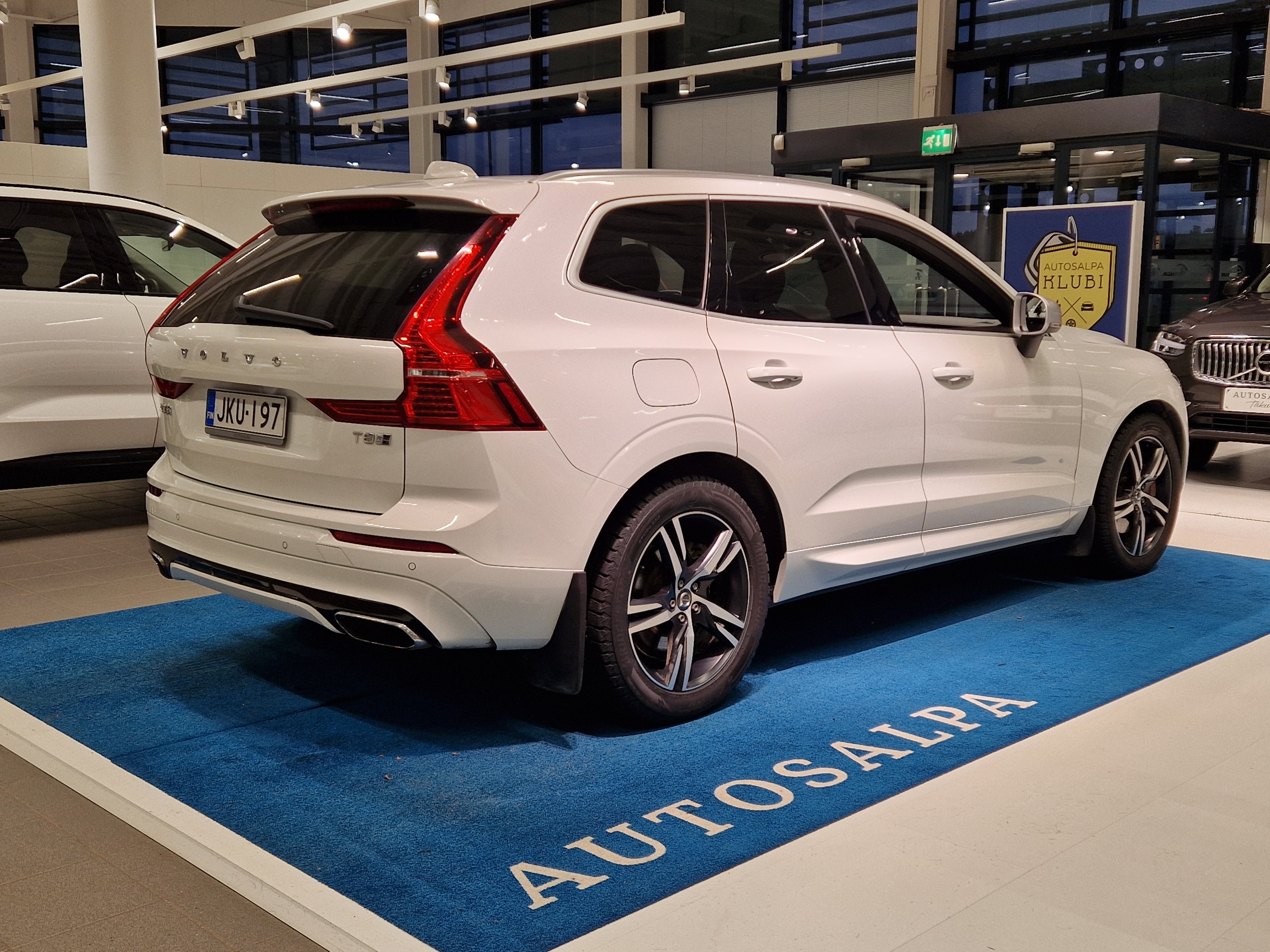 VOLVO XC60 2018