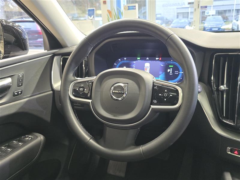 VOLVO XC60 2023