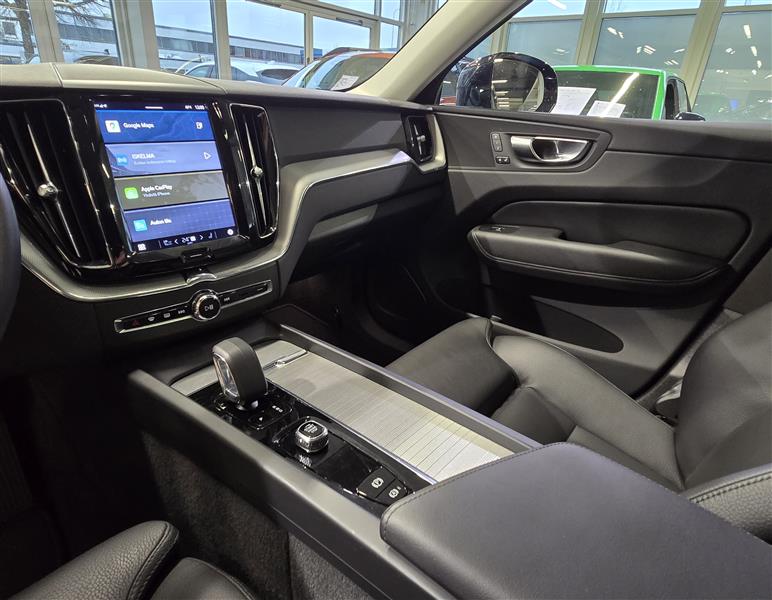 VOLVO XC60 2023