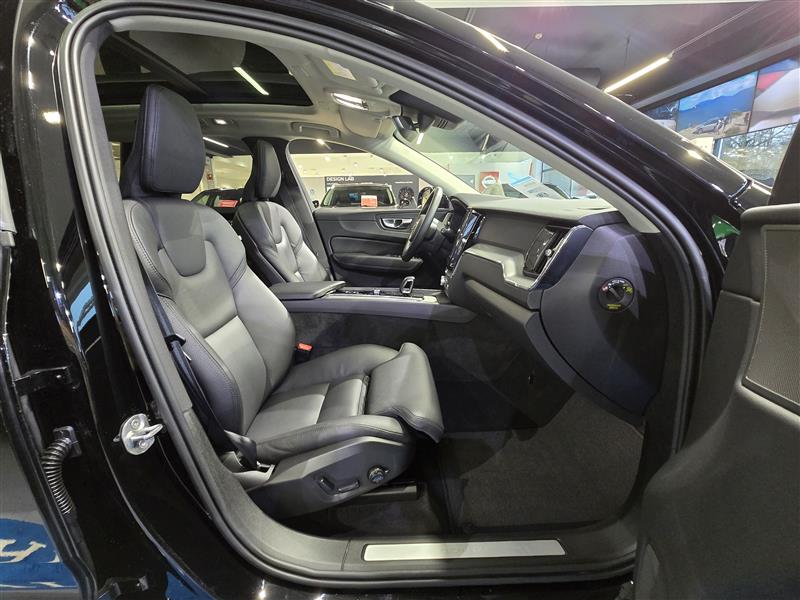 VOLVO XC60 2023
