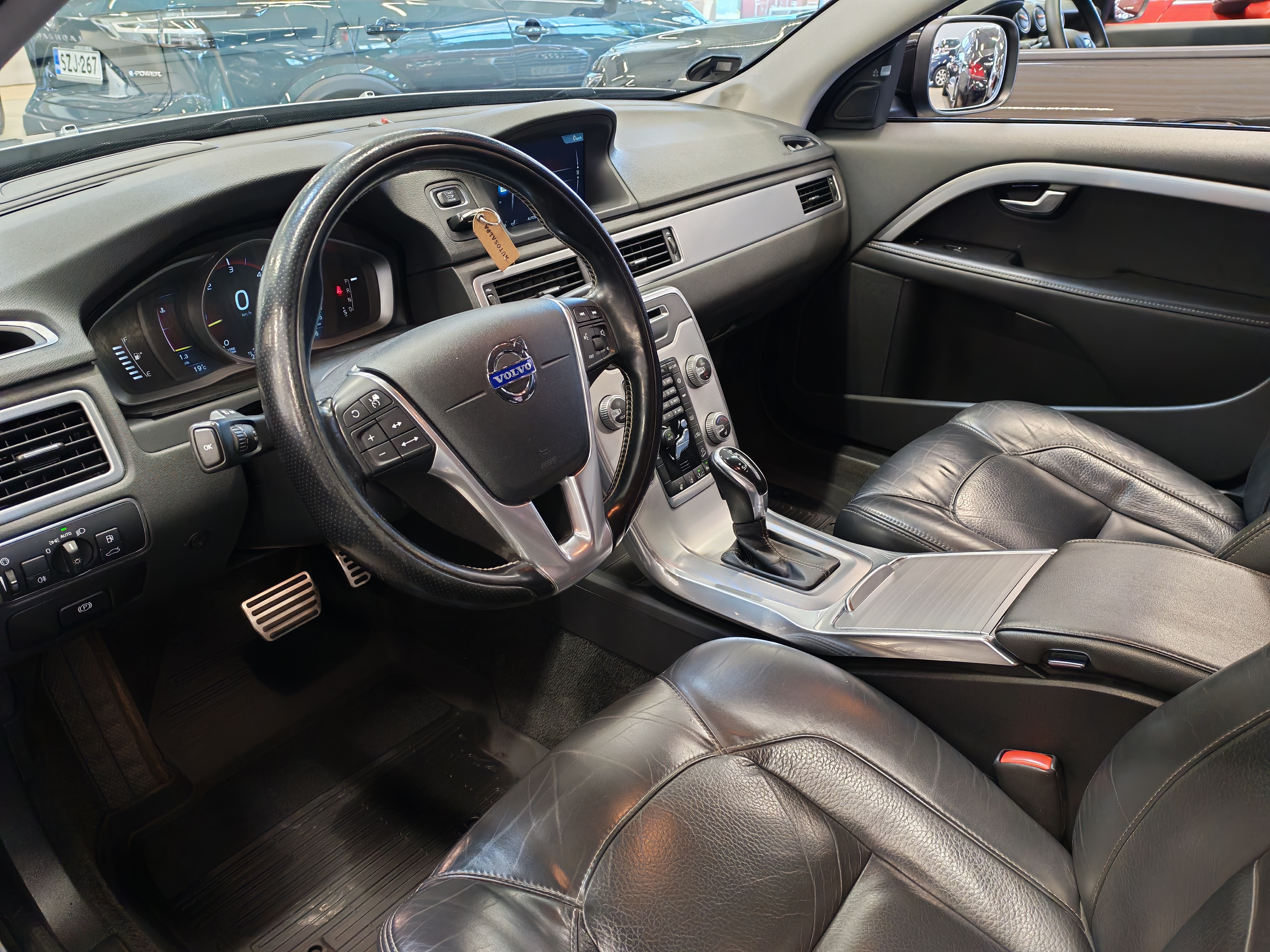 VOLVO XC70 2015