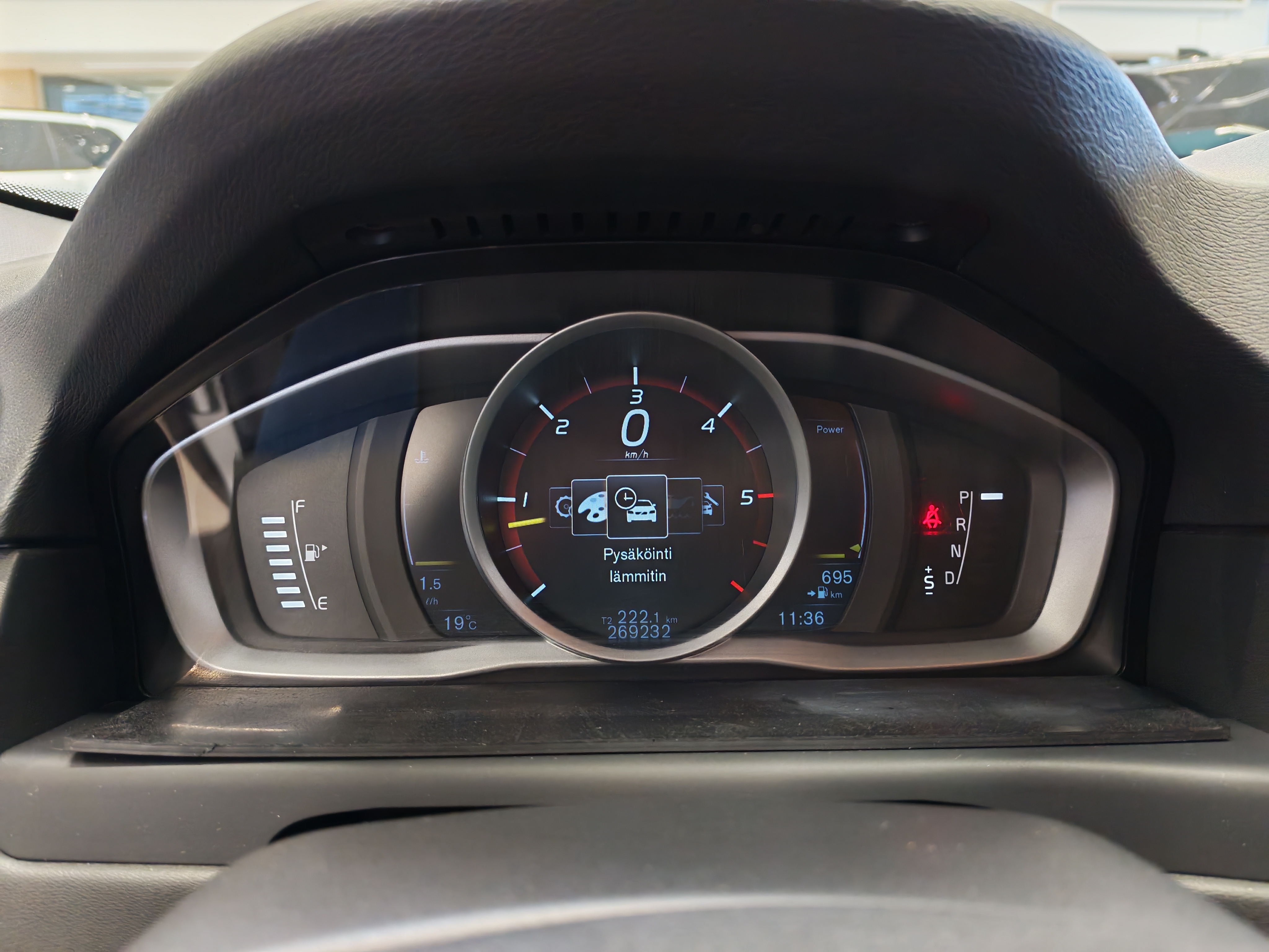 VOLVO XC70 2015