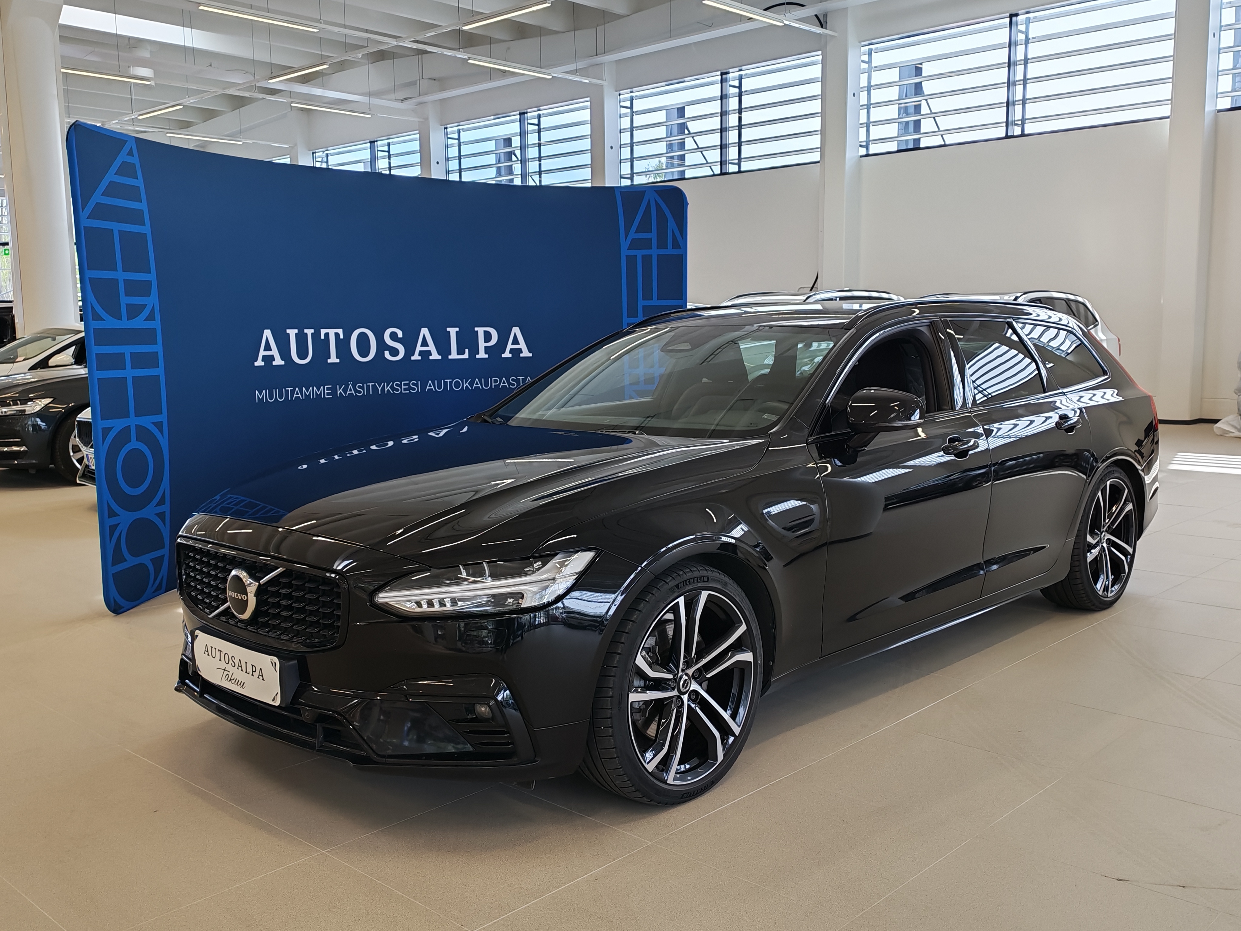 VOLVO V90 2022