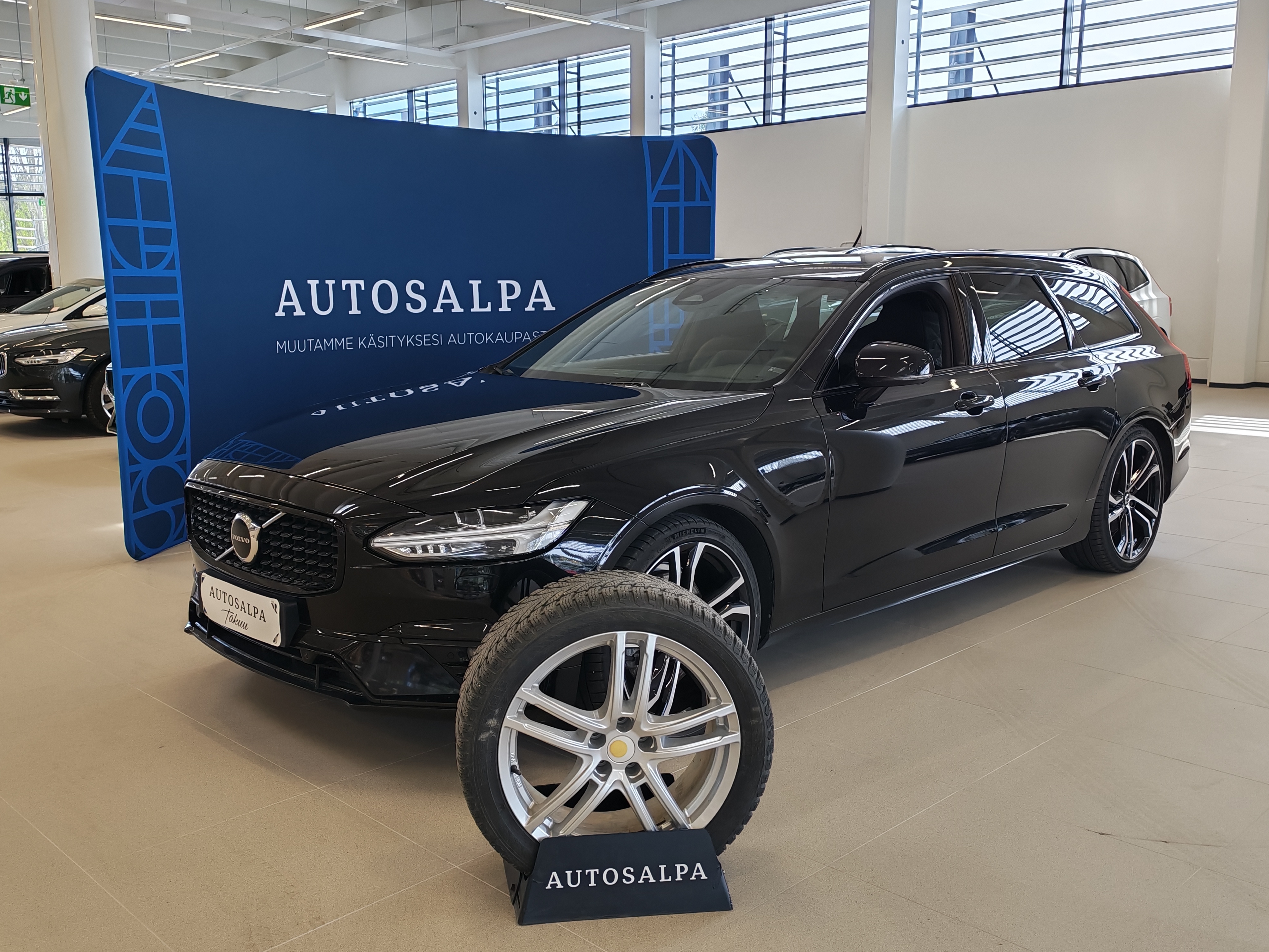 VOLVO V90 2022
