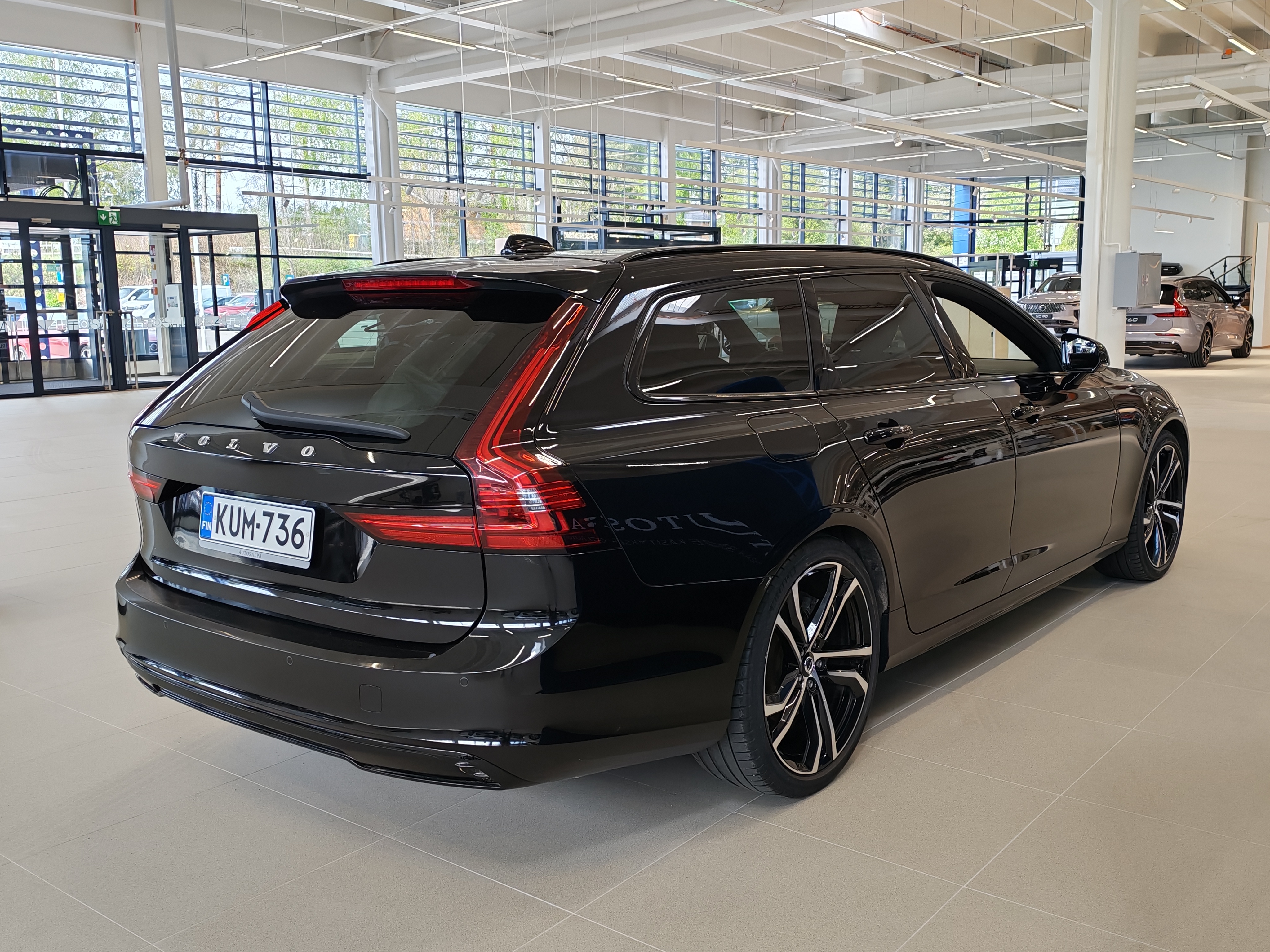 VOLVO V90 2022