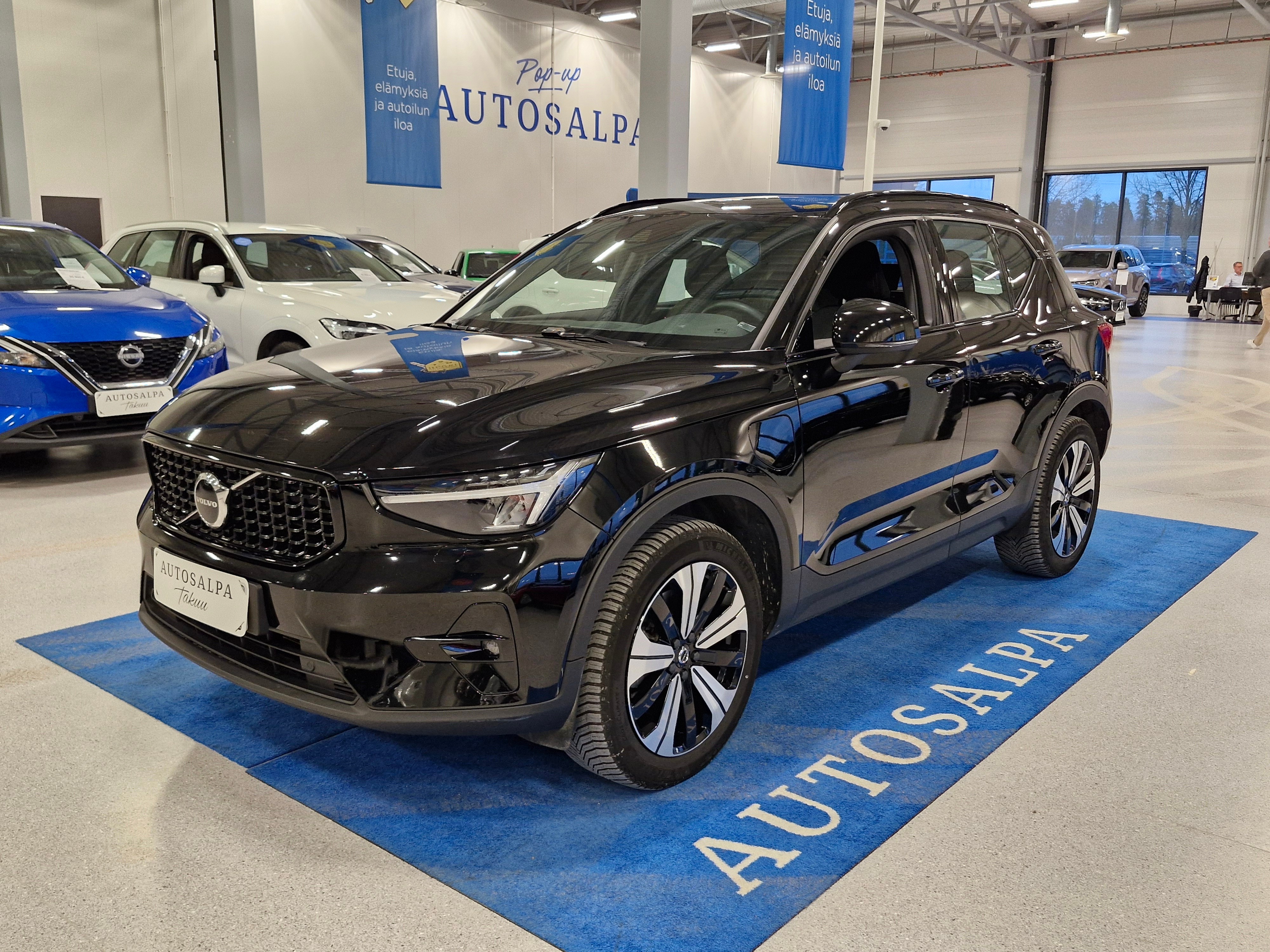 VOLVO XC40 2023