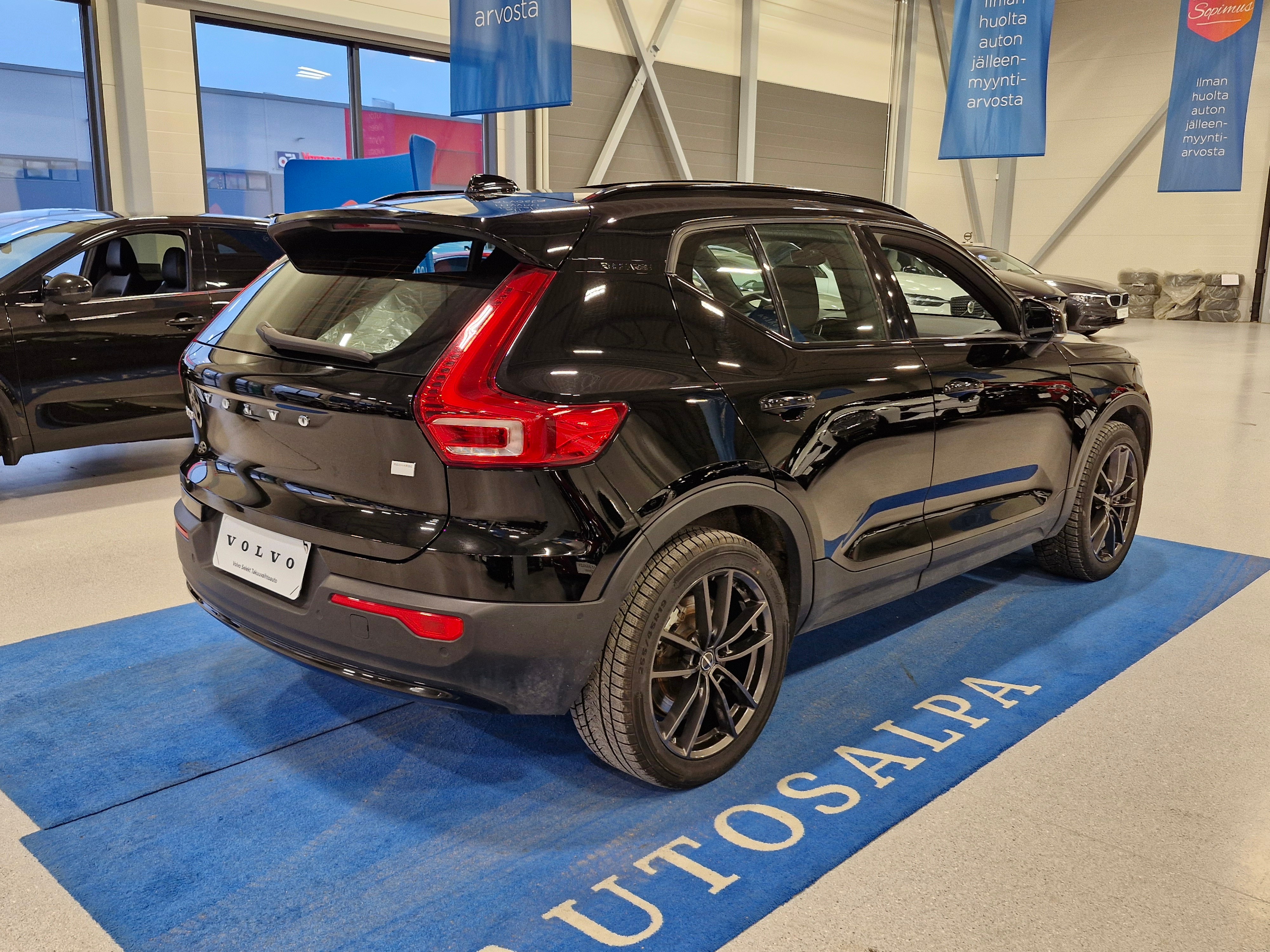 VOLVO XC40 2023
