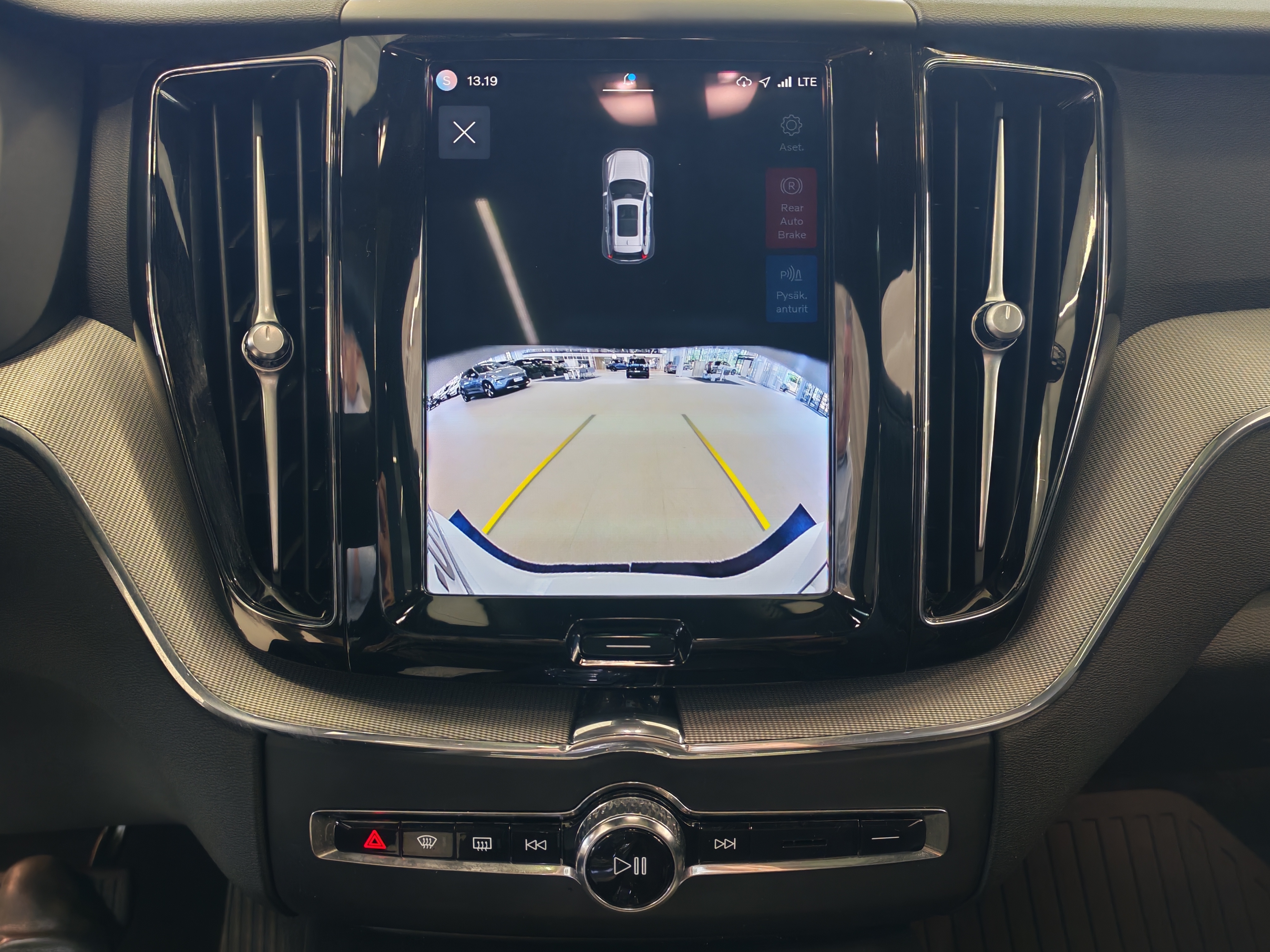 VOLVO XC60 2024