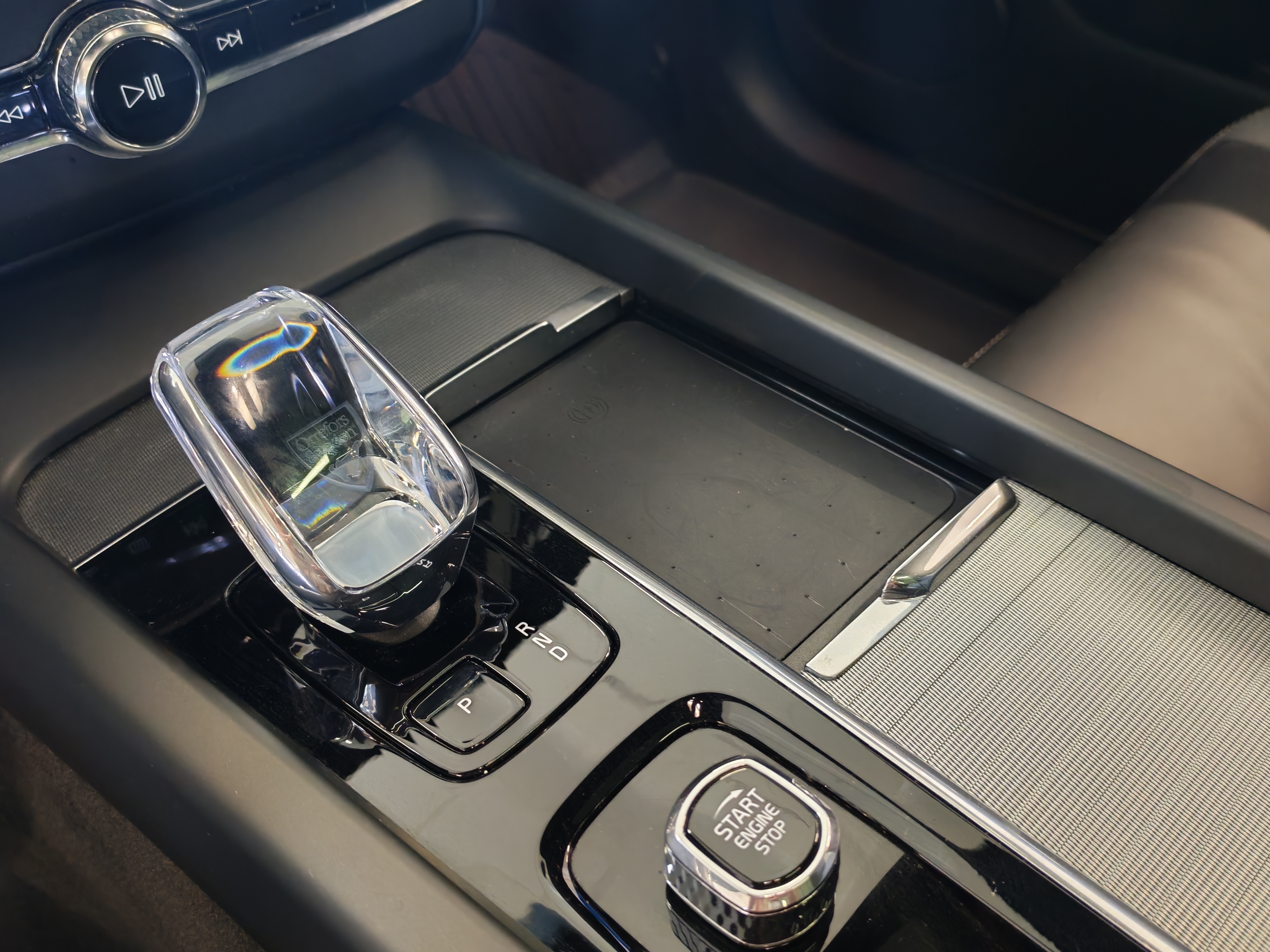 VOLVO XC60 2024