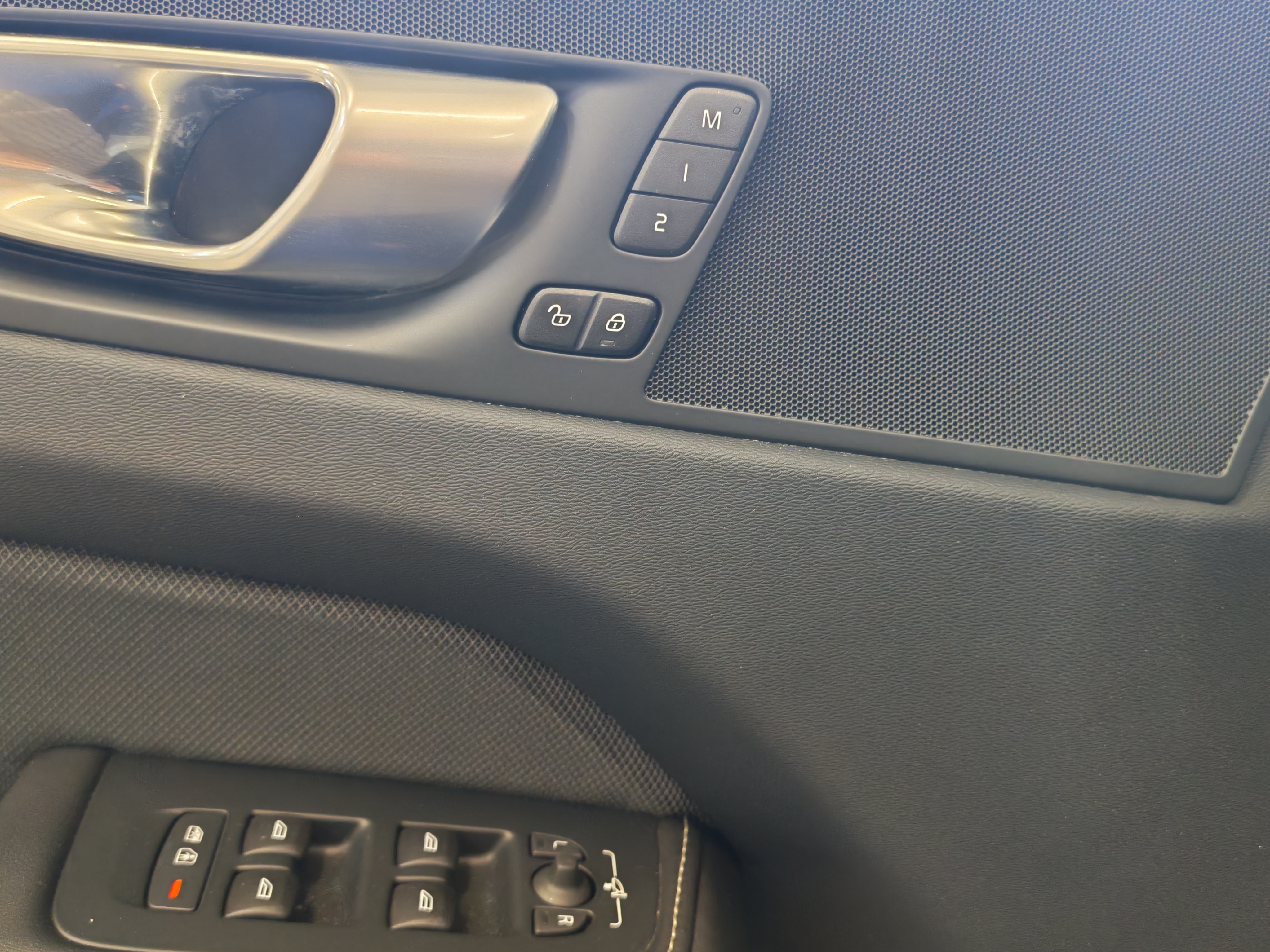 VOLVO XC60 2024
