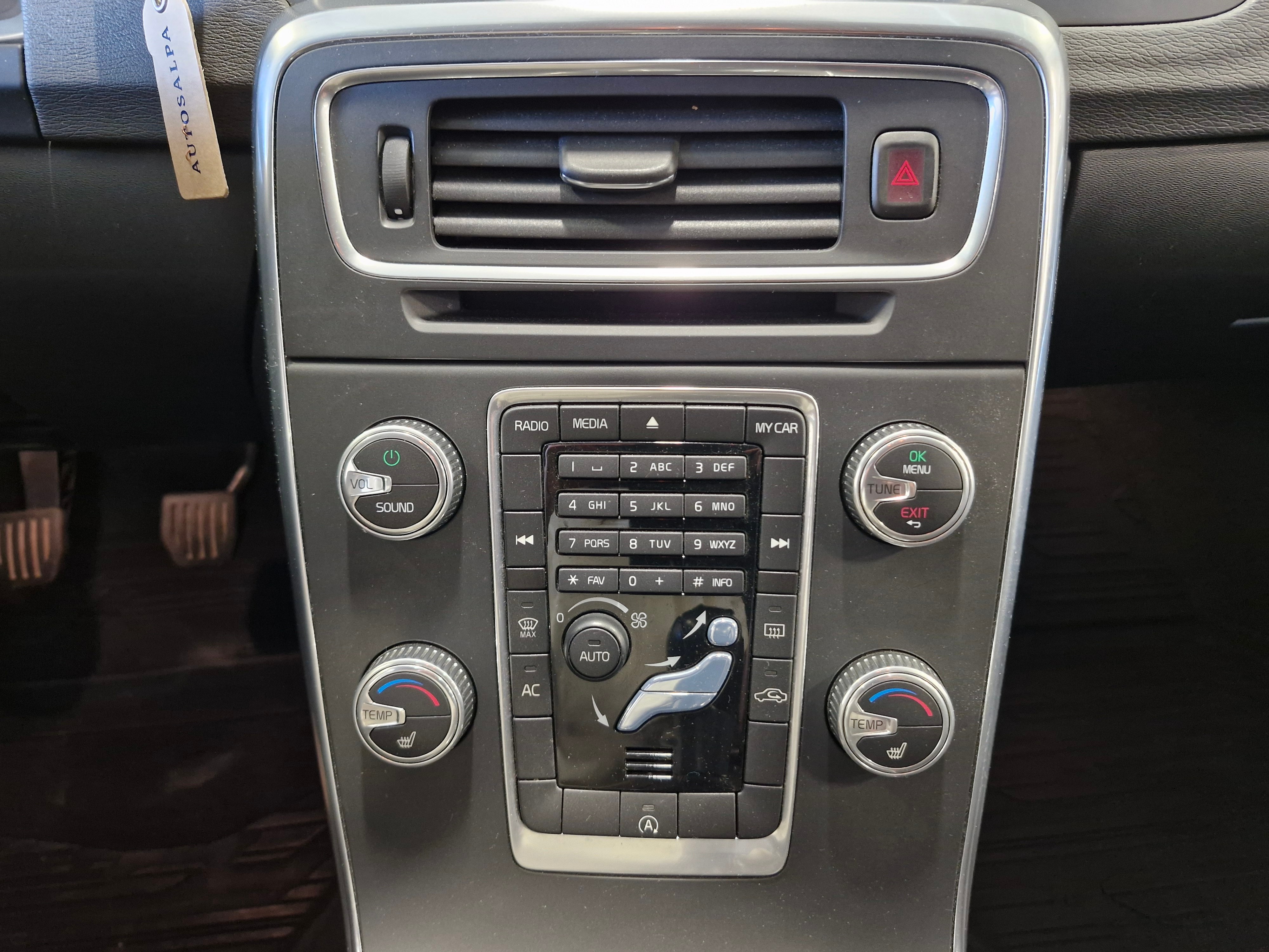 VOLVO V60 2015