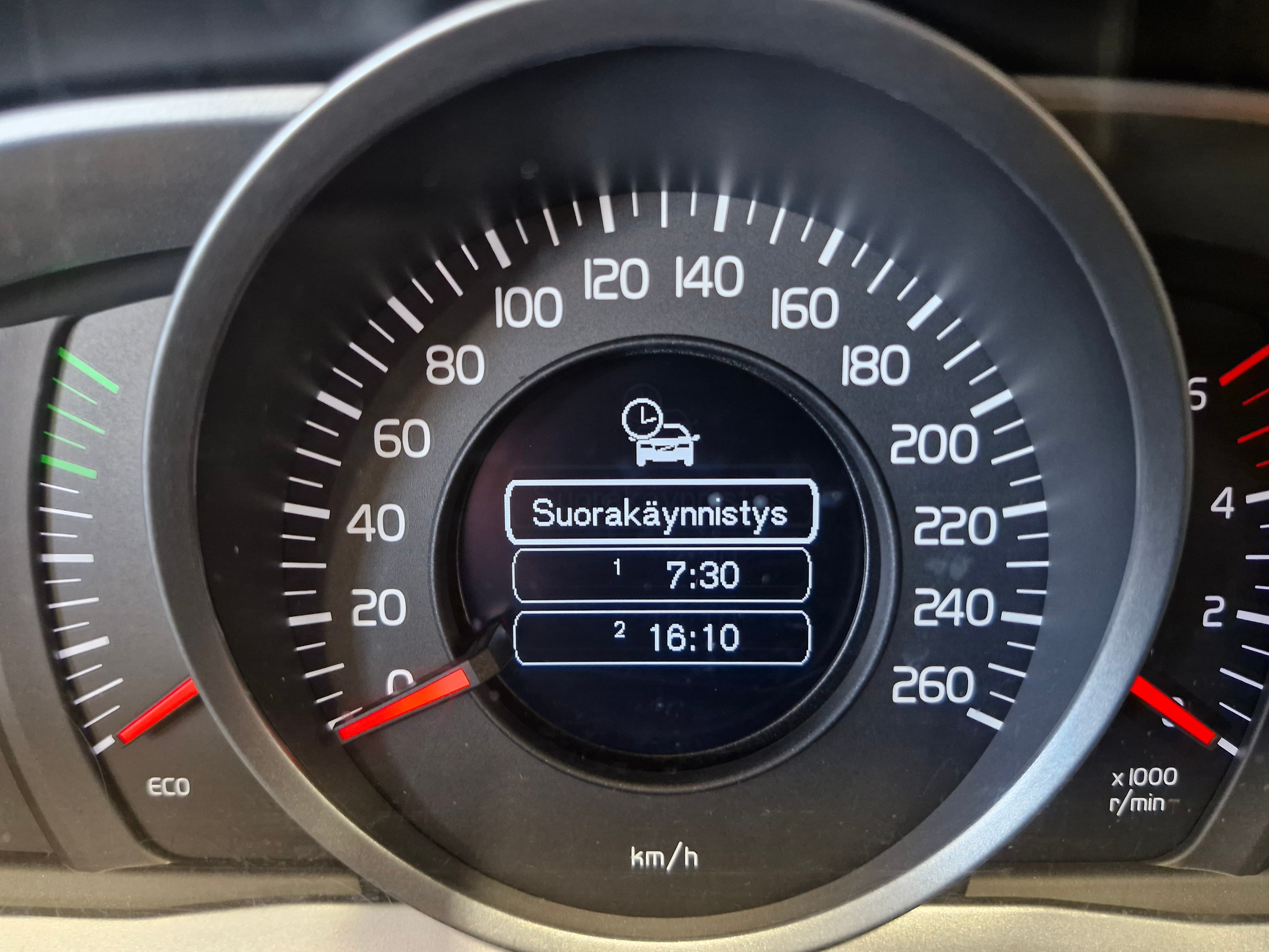 VOLVO V60 2015