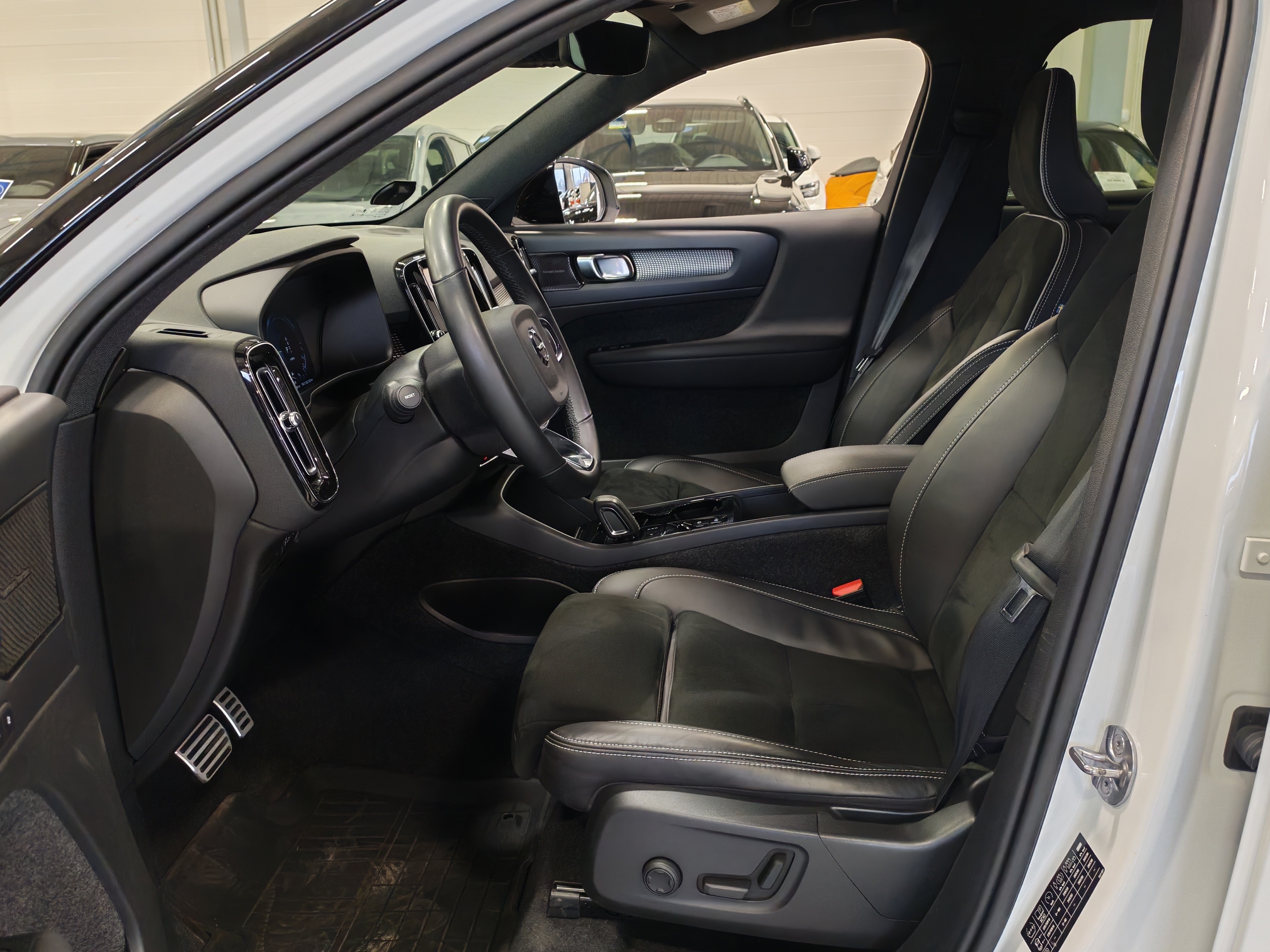VOLVO XC40 2022