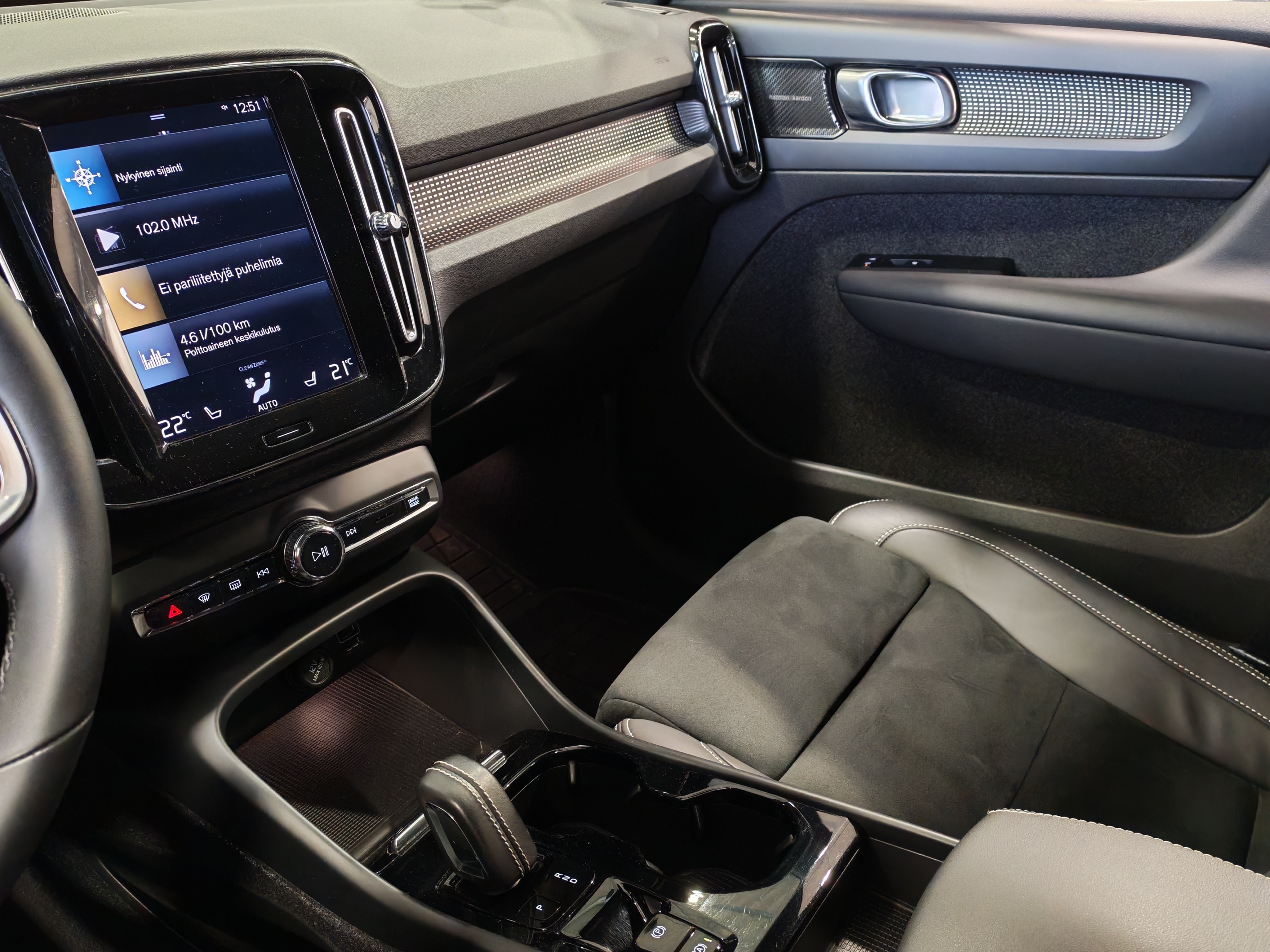 VOLVO XC40 2022