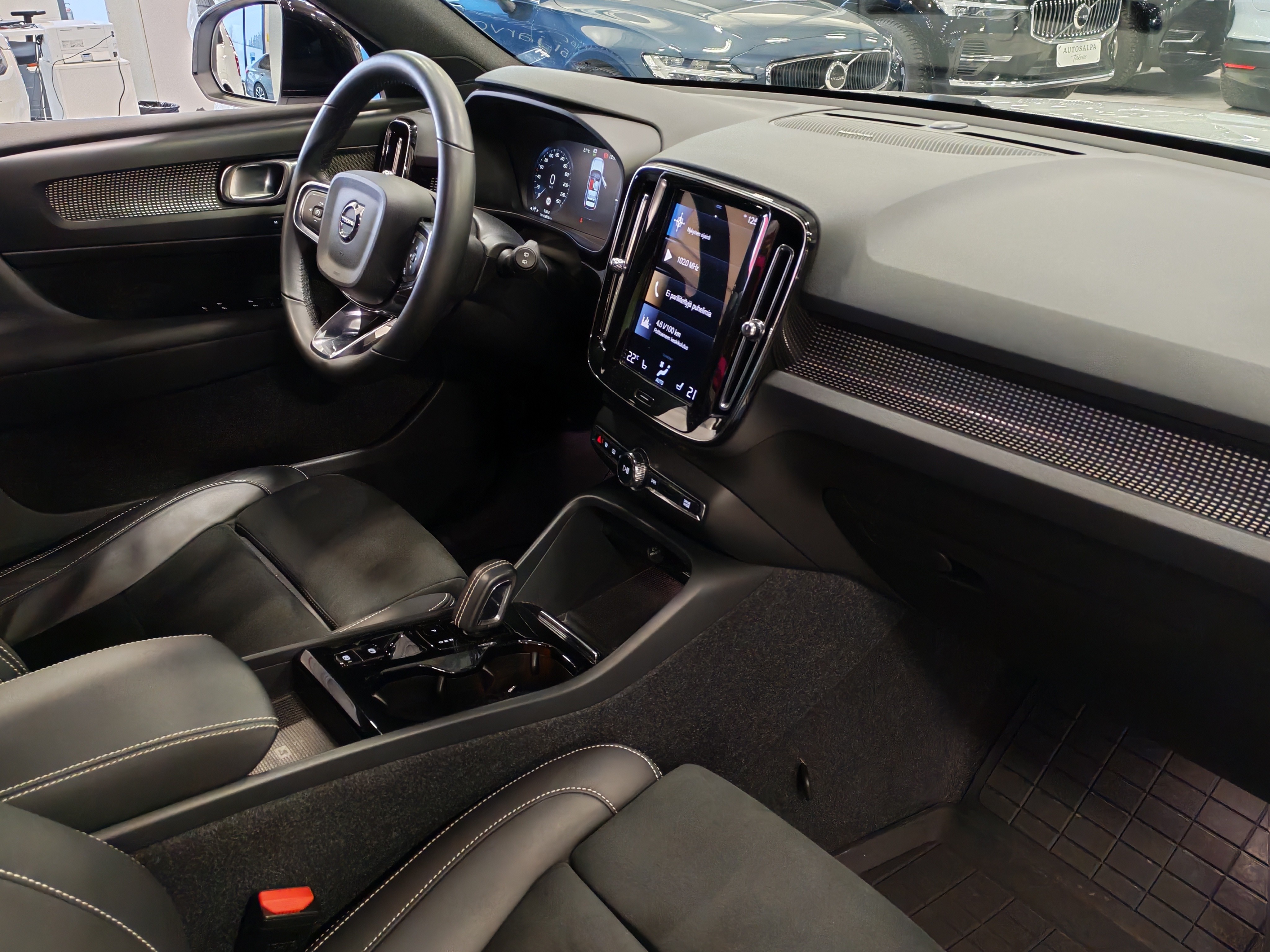 VOLVO XC40 2022