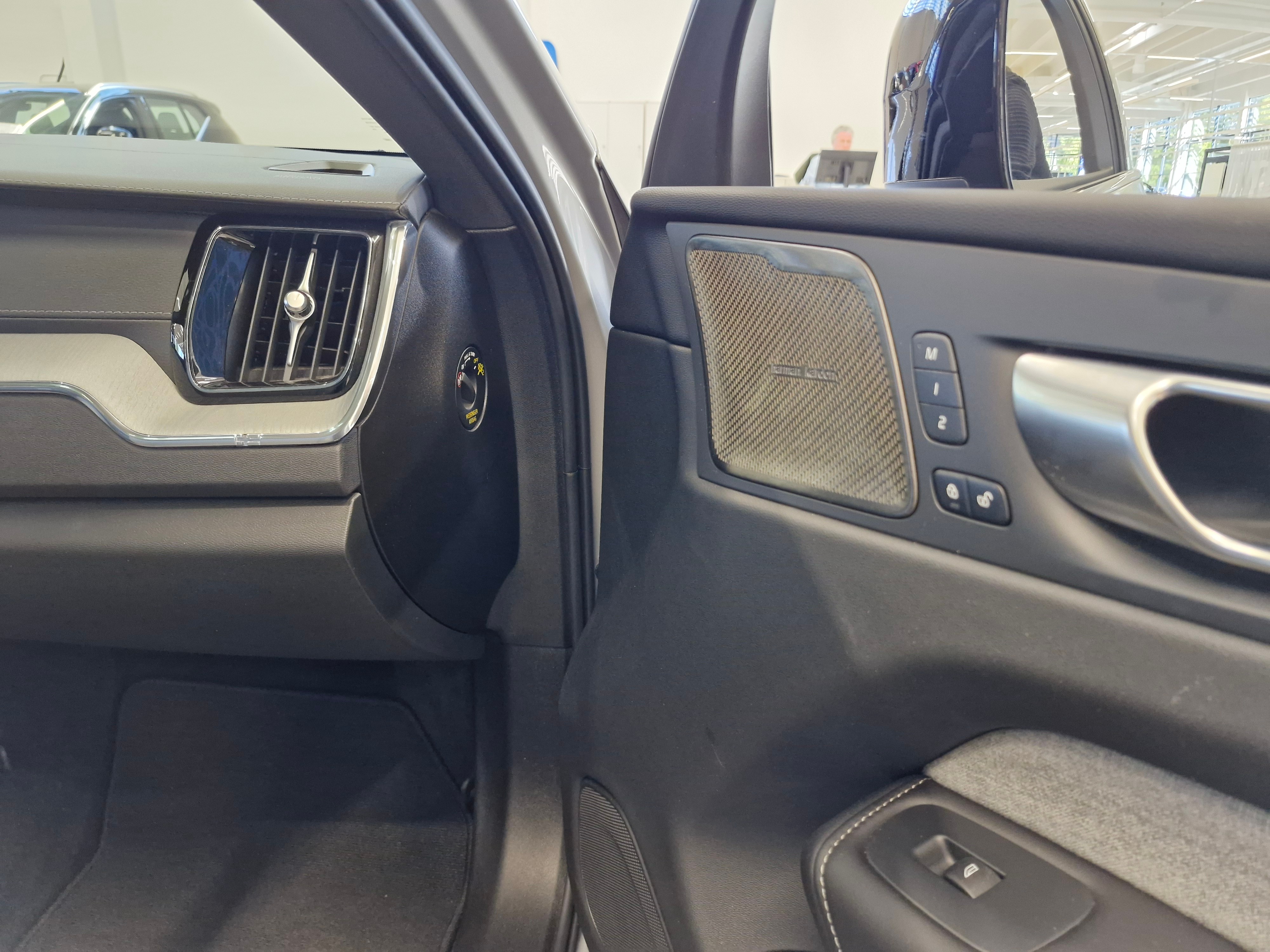 VOLVO XC60 2024