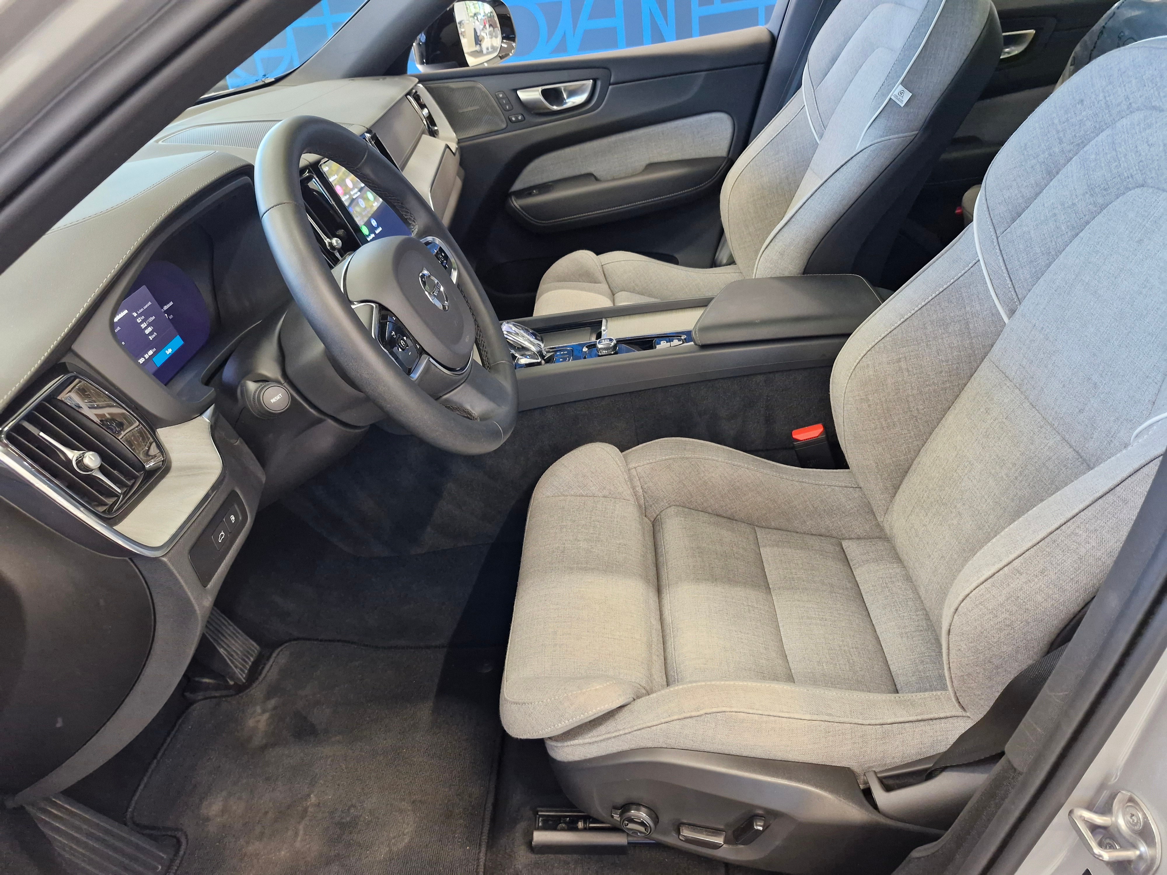 VOLVO XC60 2024