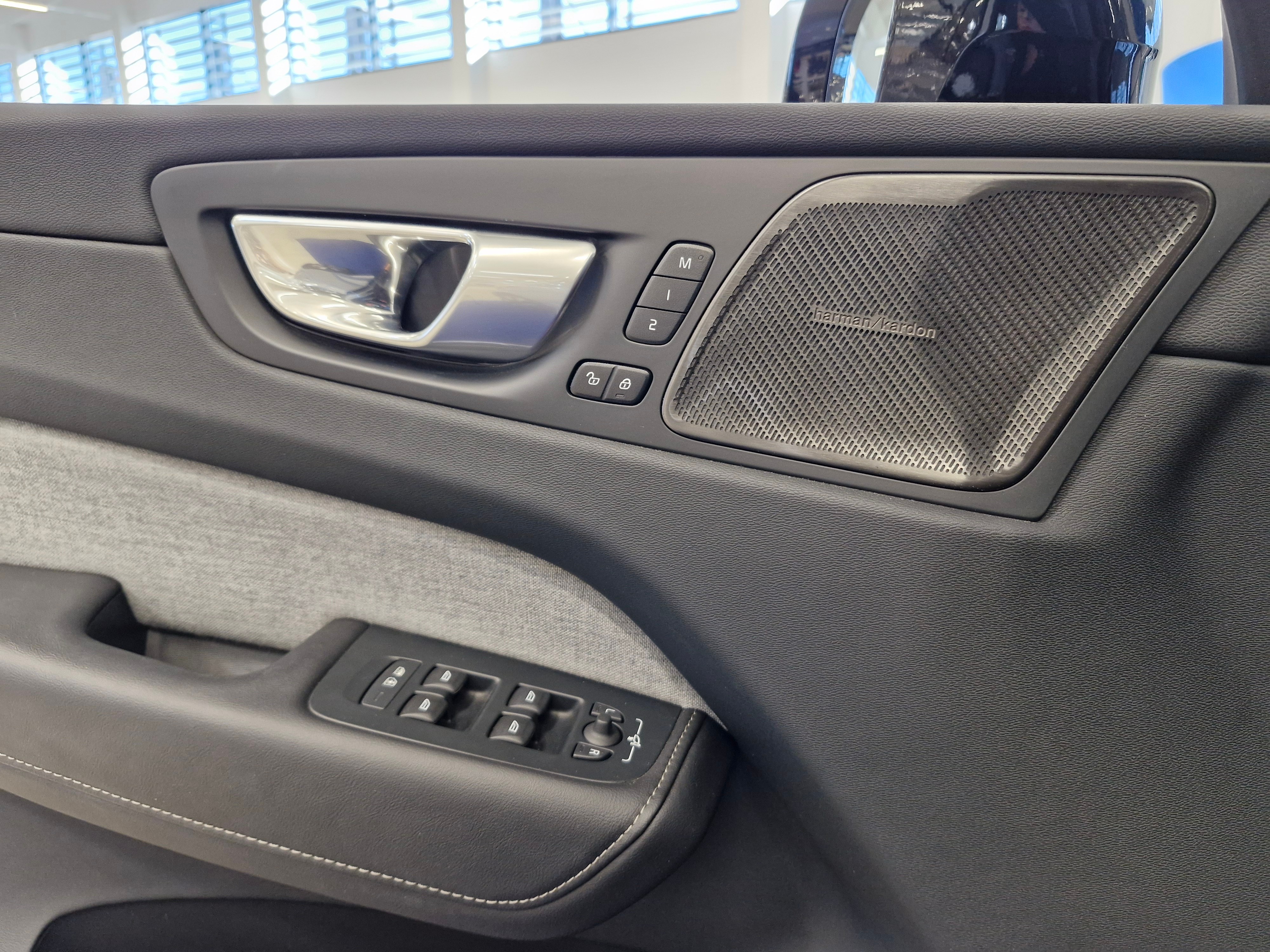 VOLVO XC60 2024