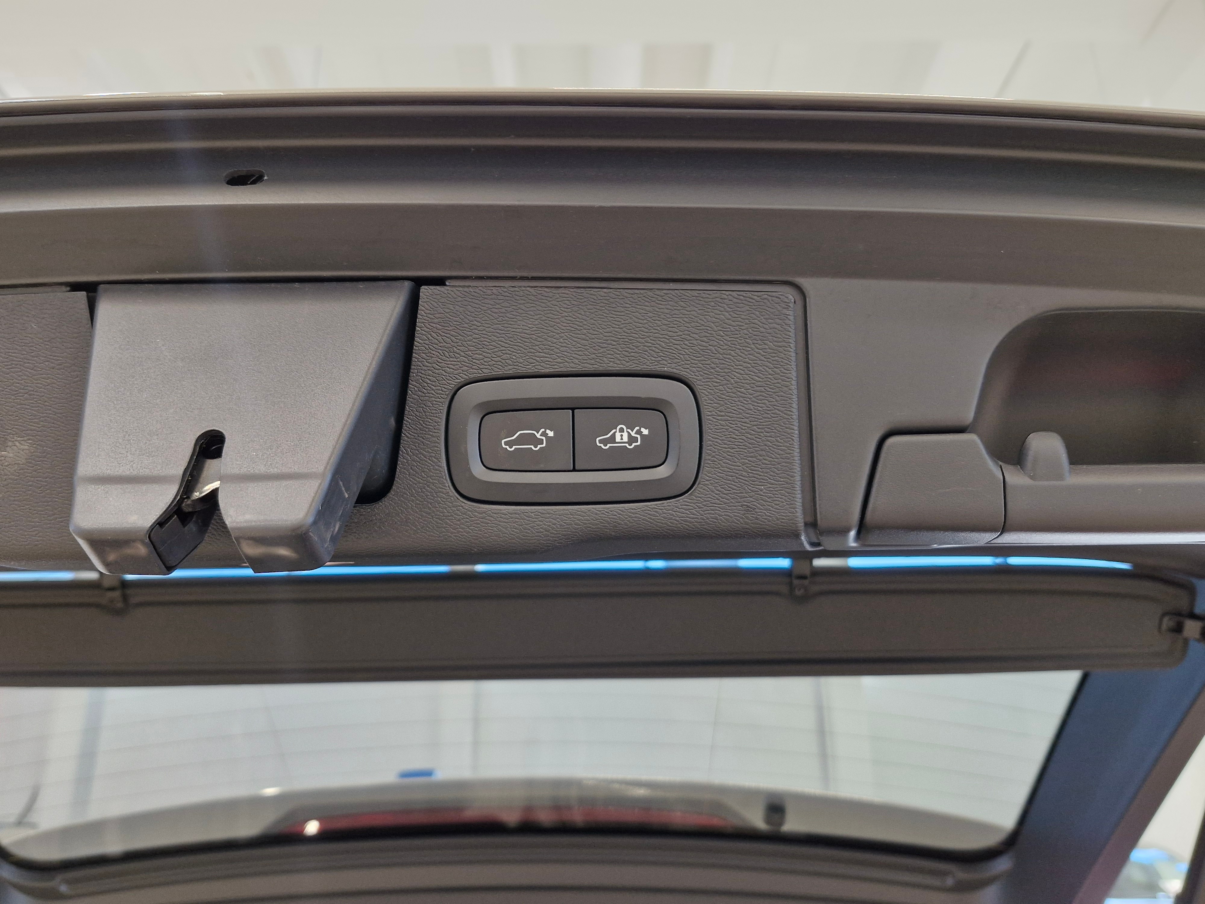 VOLVO XC60 2024