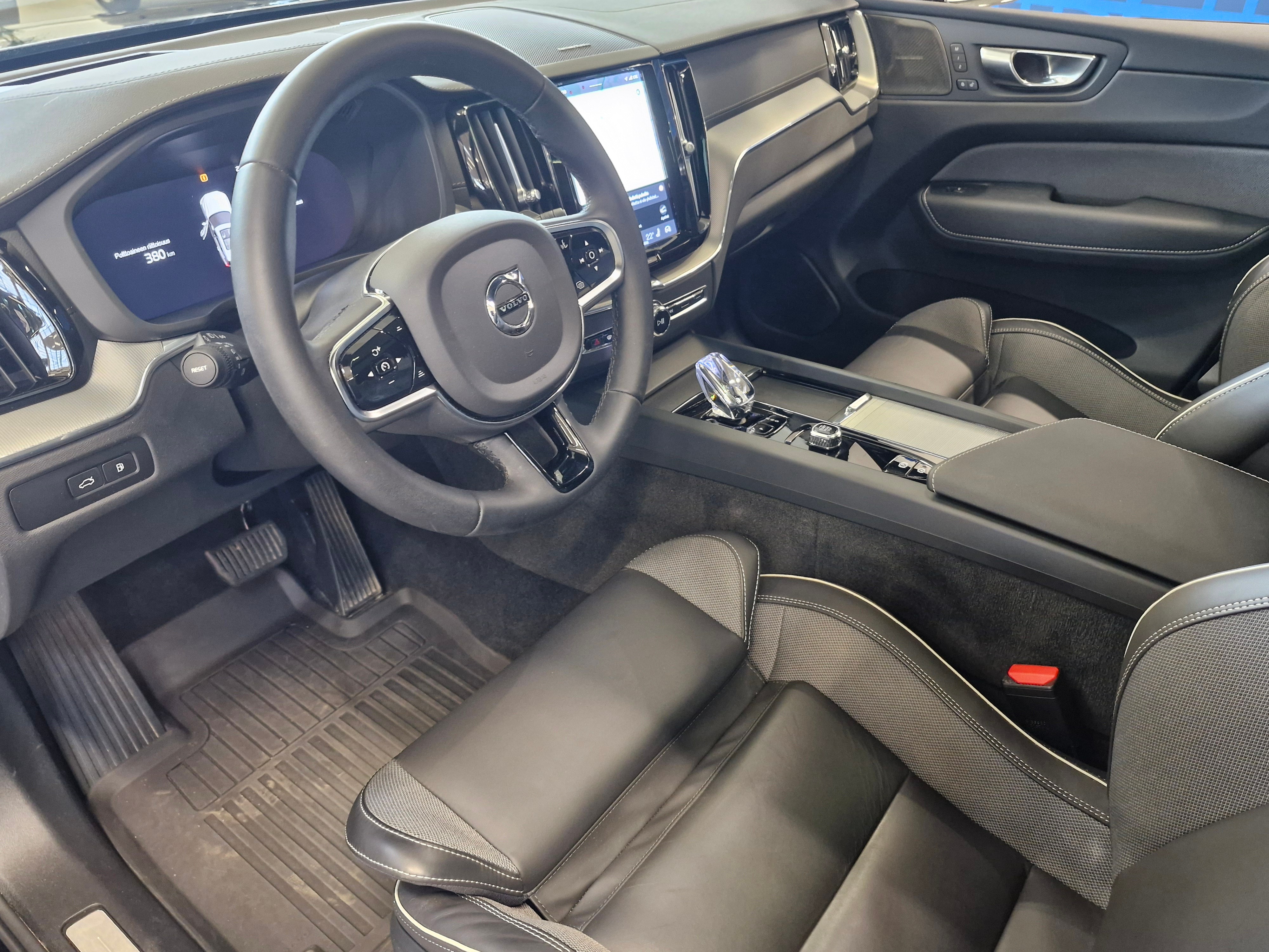VOLVO XC60 2024