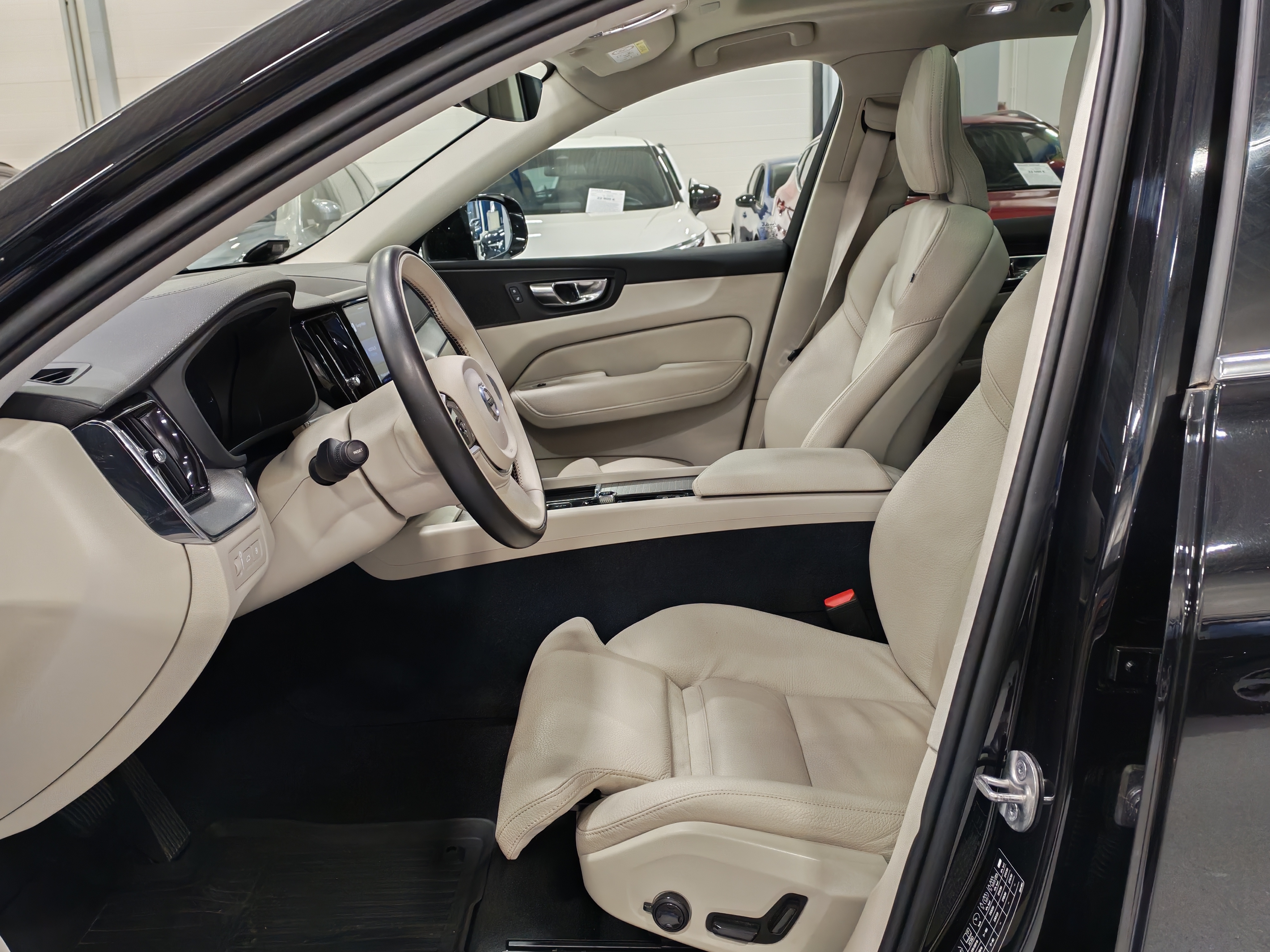 VOLVO XC60 2022