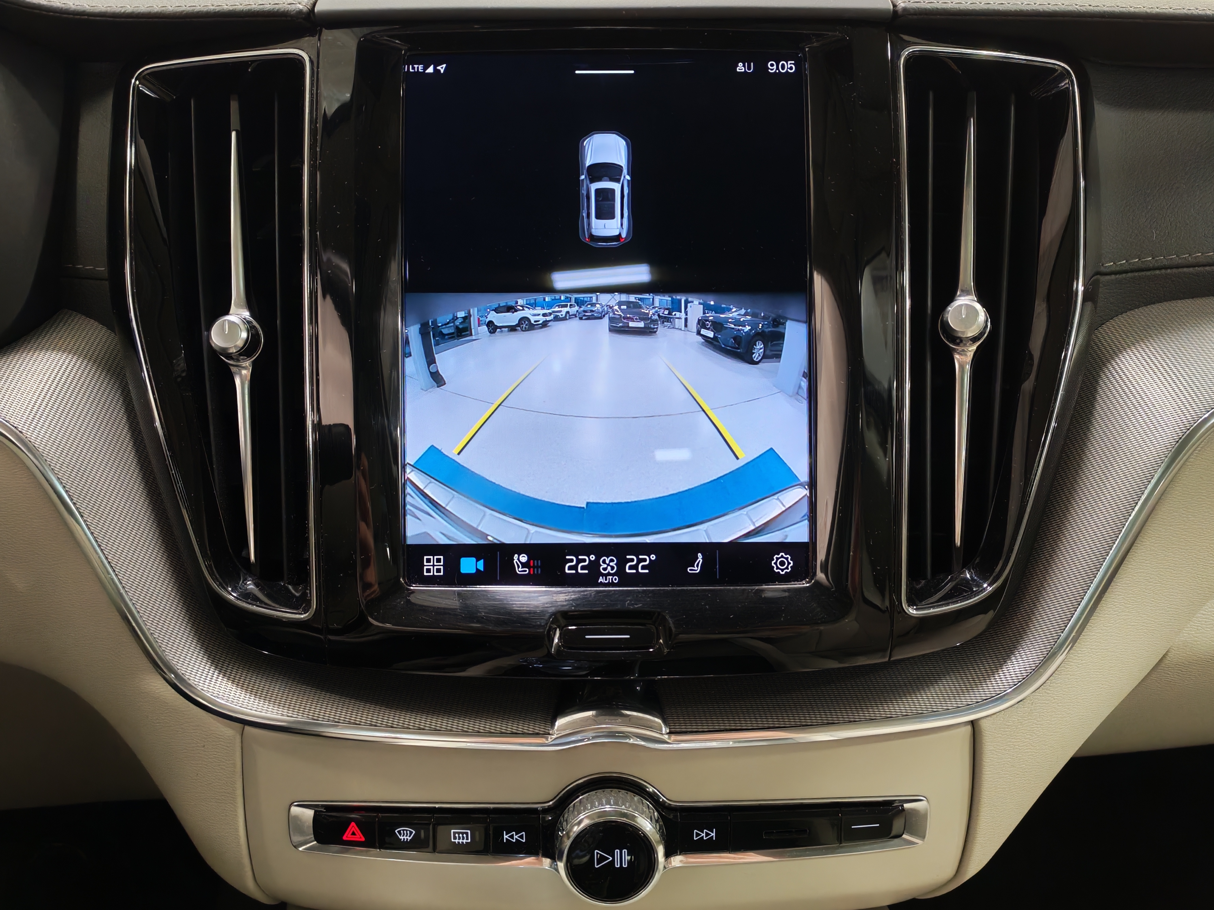 VOLVO XC60 2022