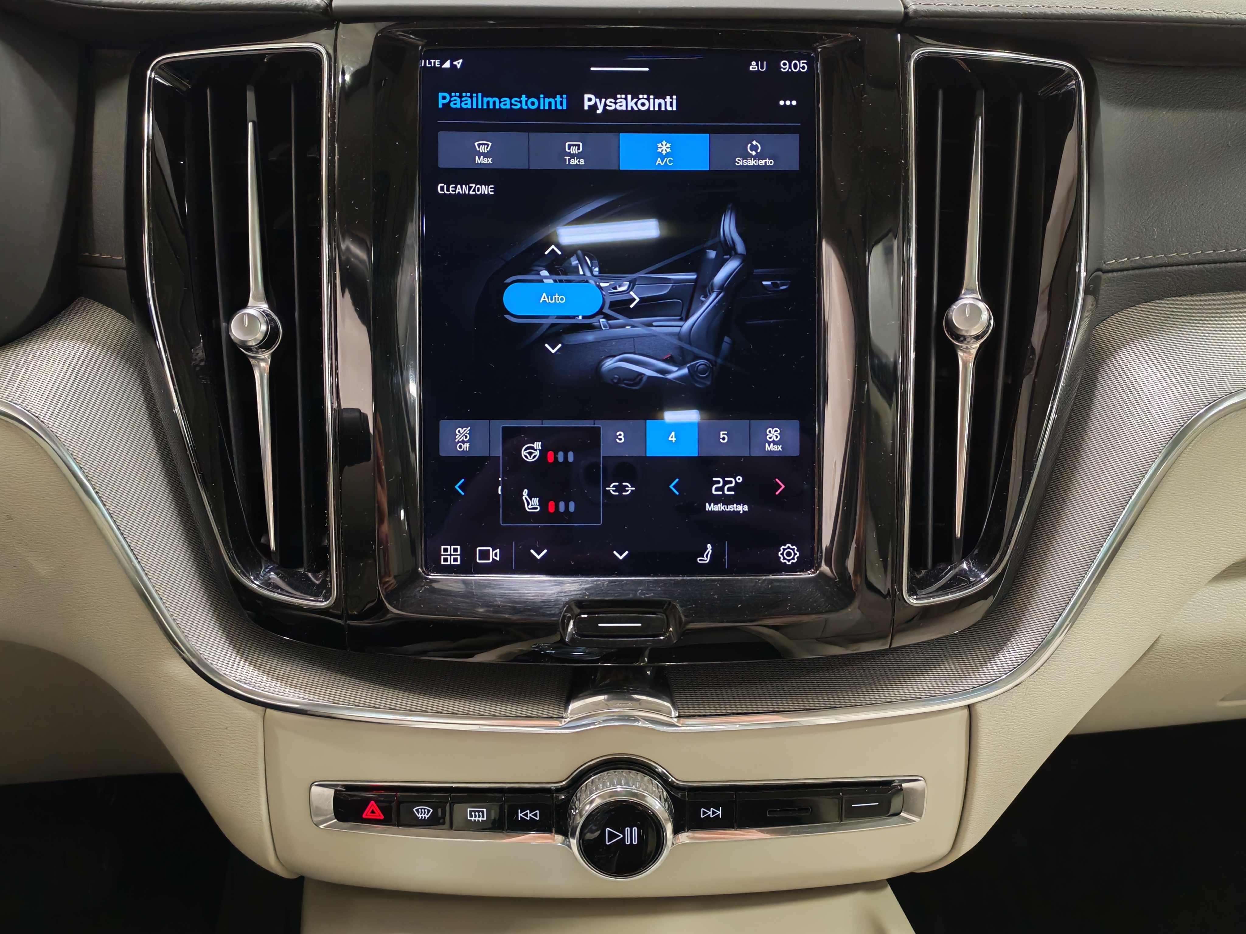 VOLVO XC60 2022
