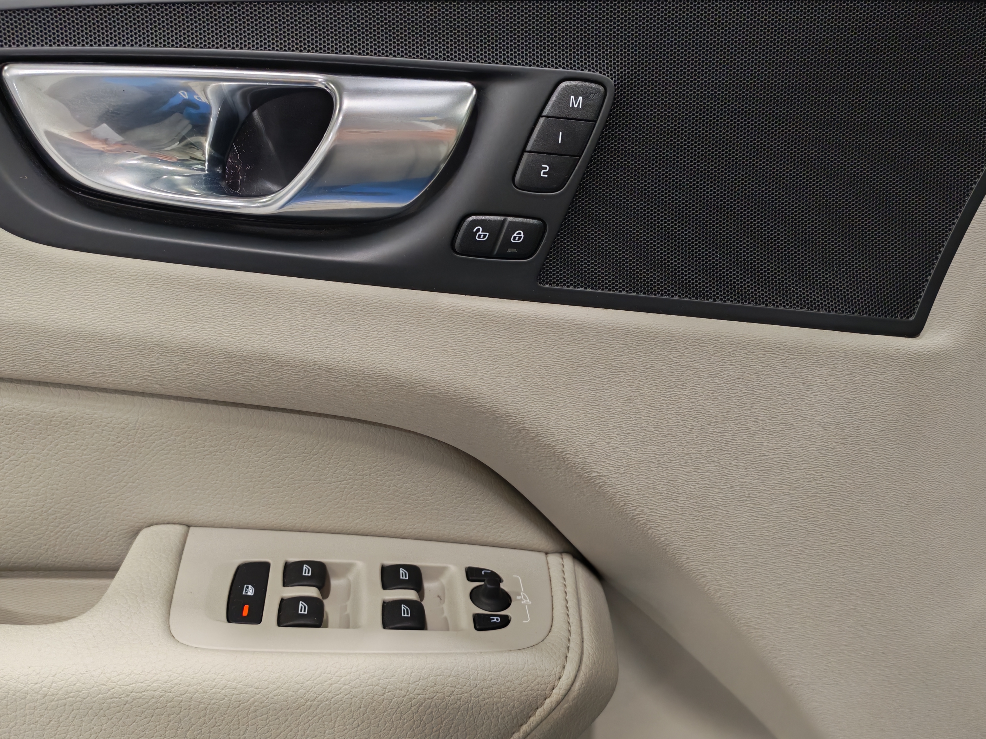 VOLVO XC60 2022