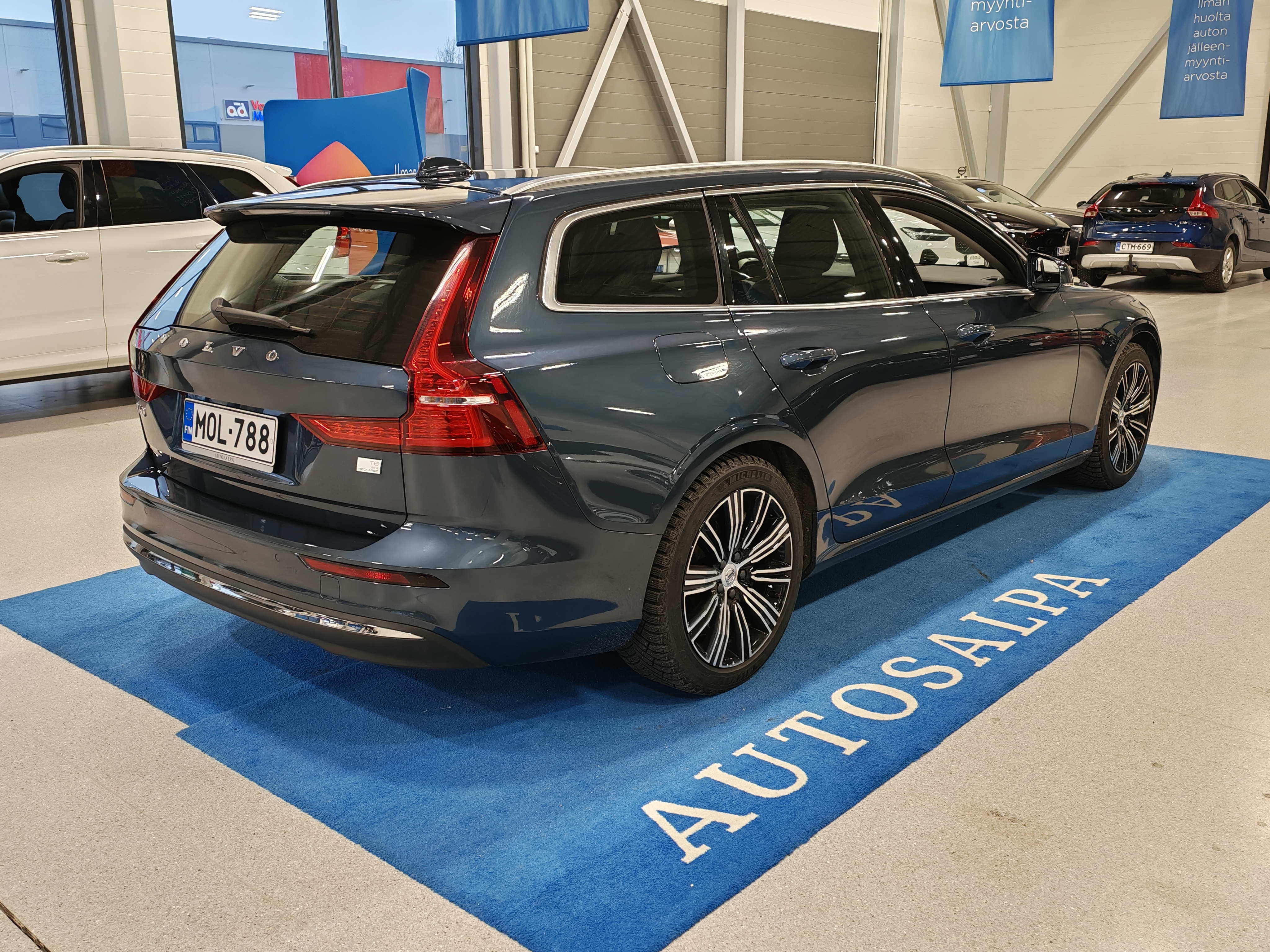 VOLVO V60 2023