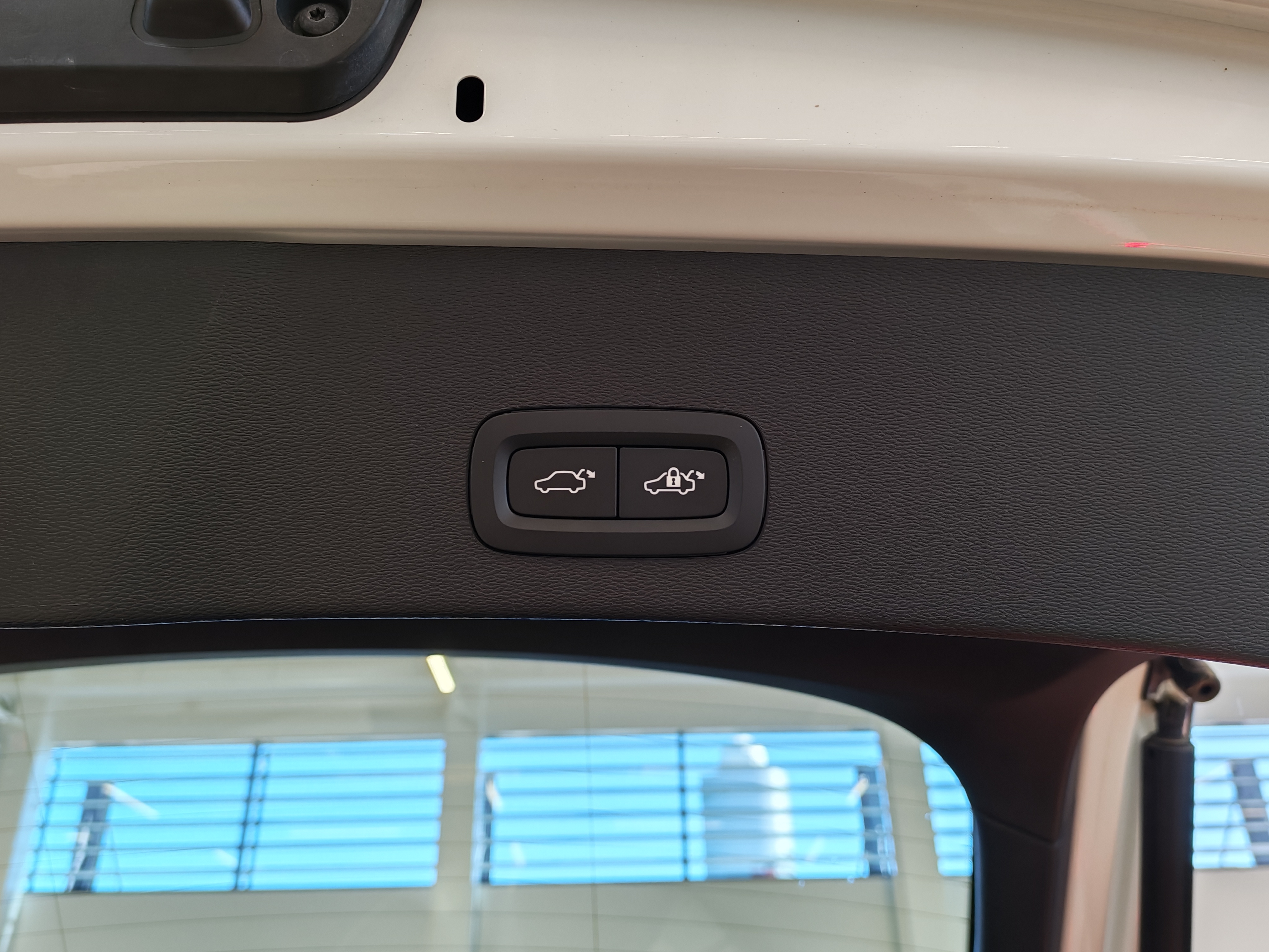 VOLVO C40 2024