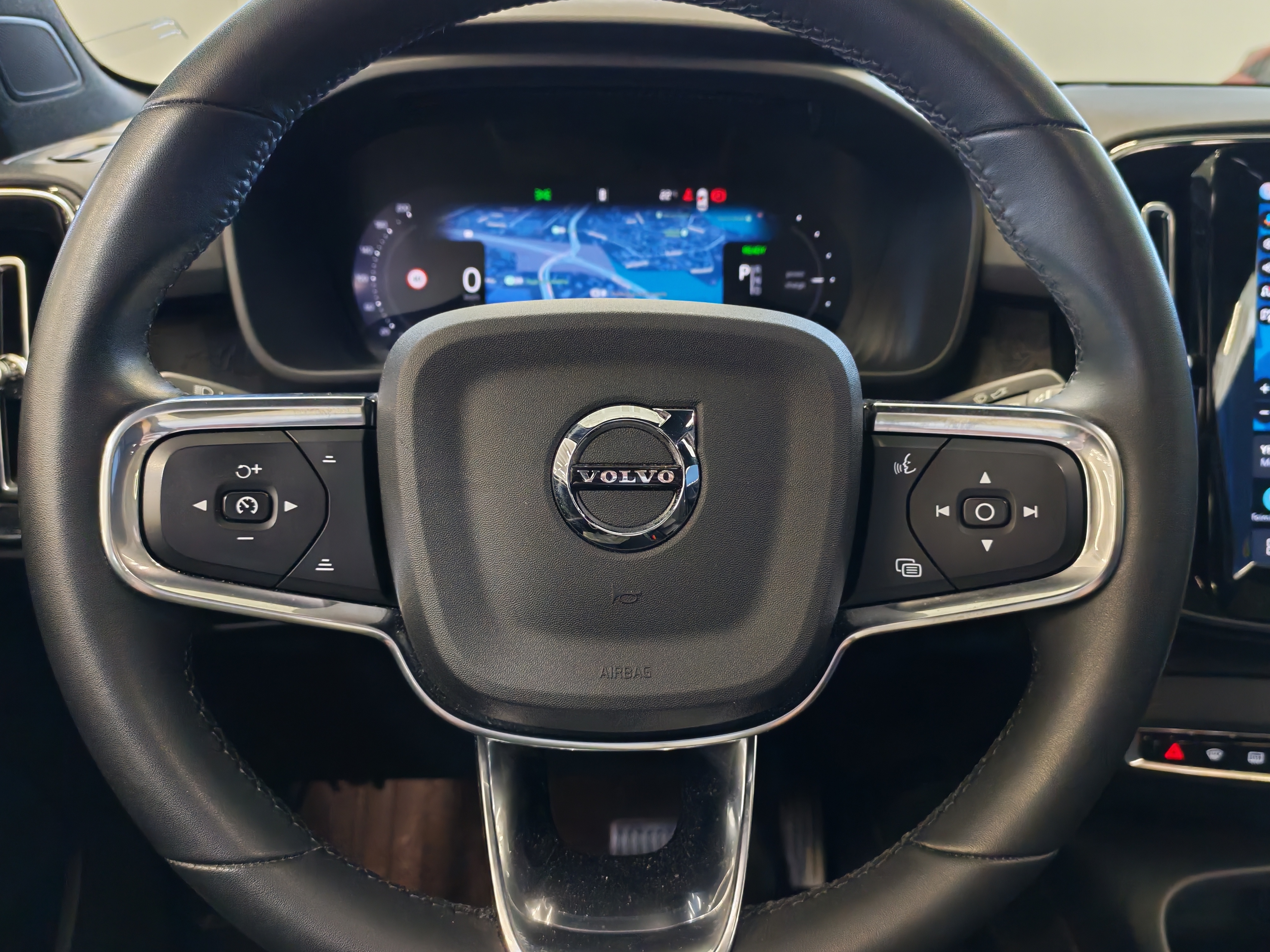VOLVO C40 2024