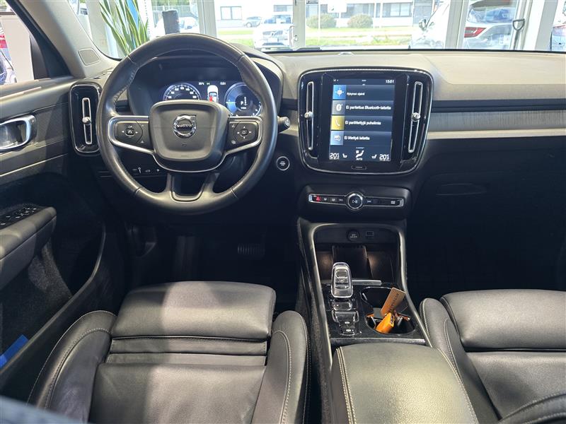 VOLVO XC40 2021