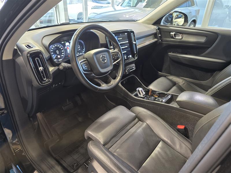 VOLVO XC40 2021