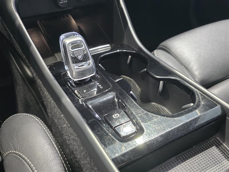 VOLVO XC40 2021