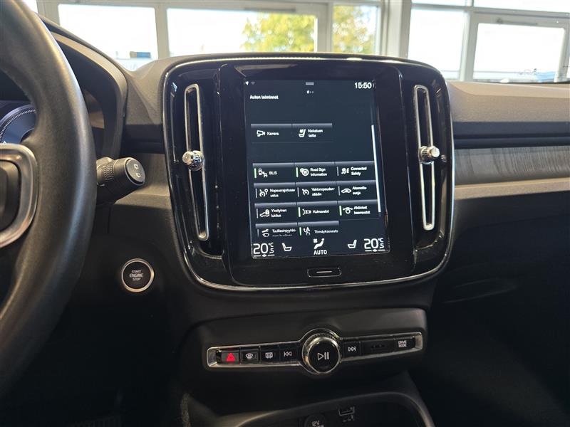 VOLVO XC40 2021