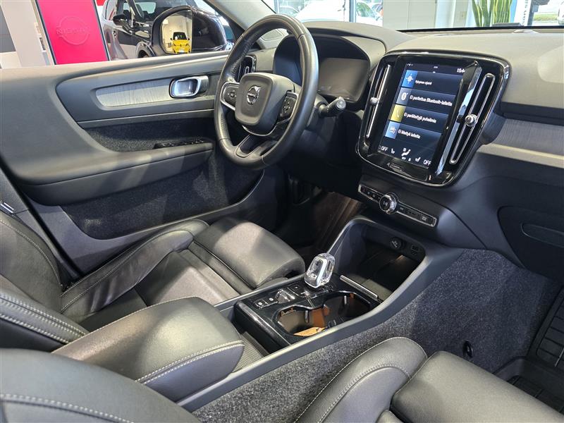 VOLVO XC40 2021