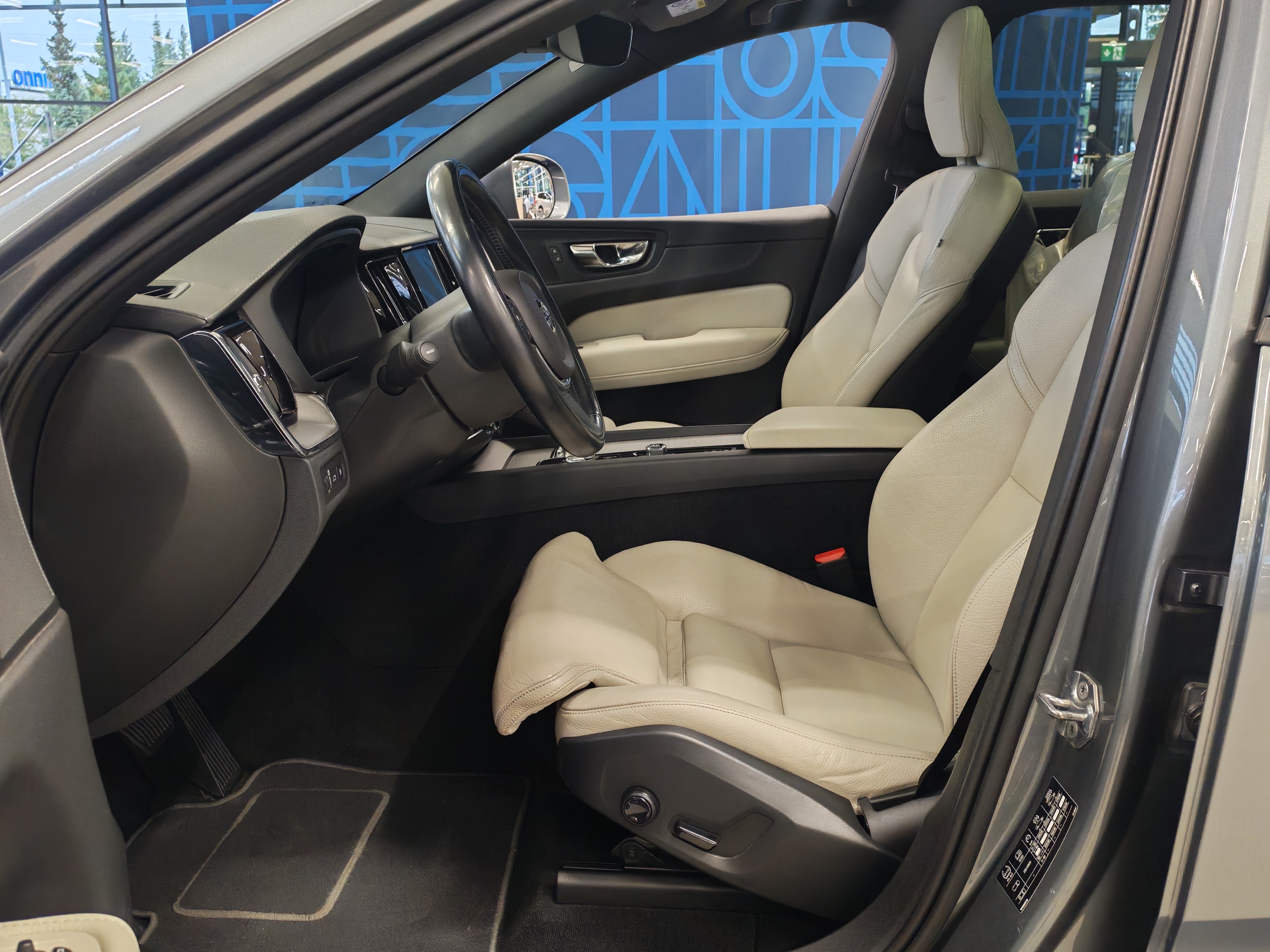 VOLVO XC60 2019