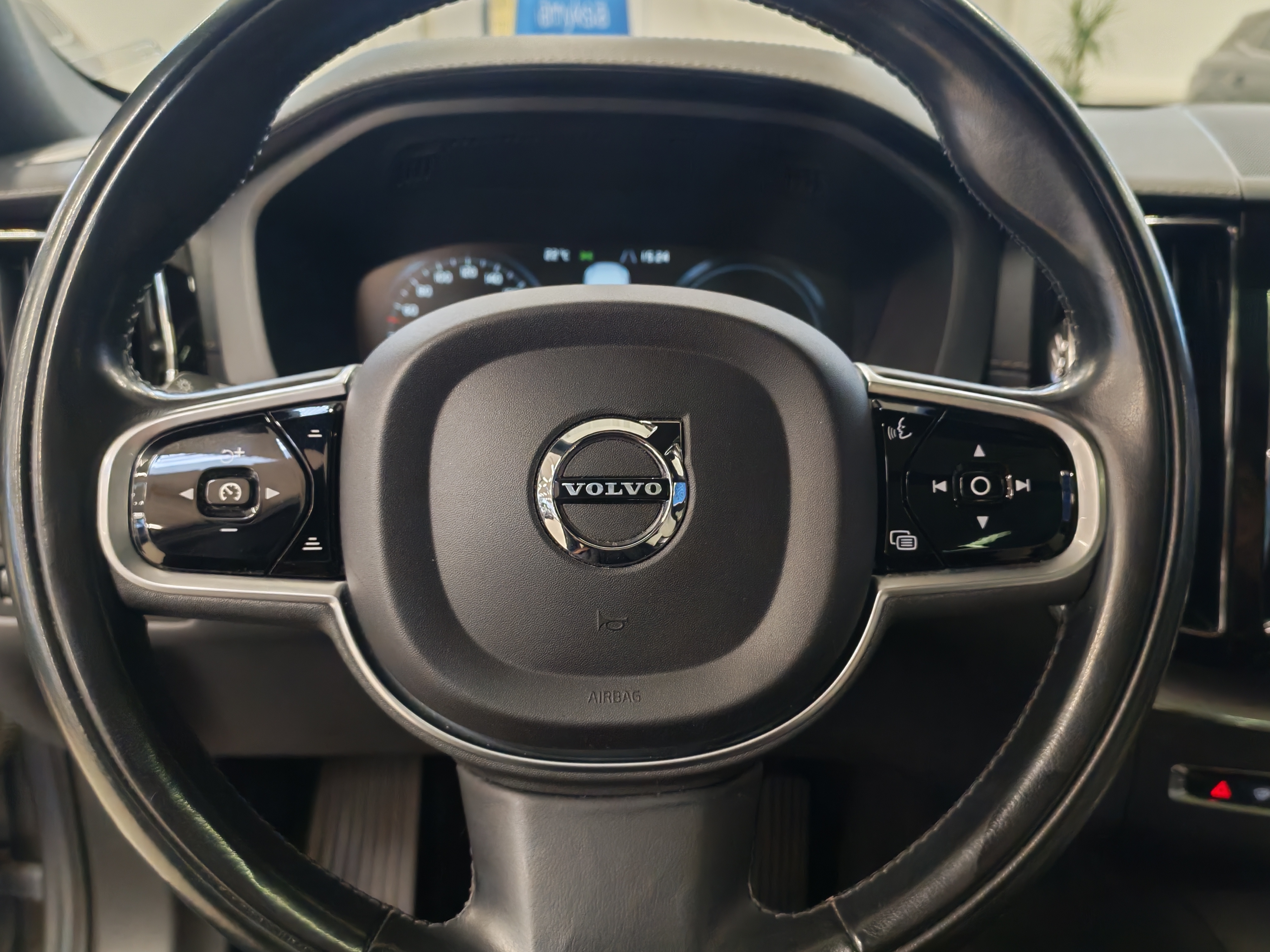 VOLVO XC60 2019